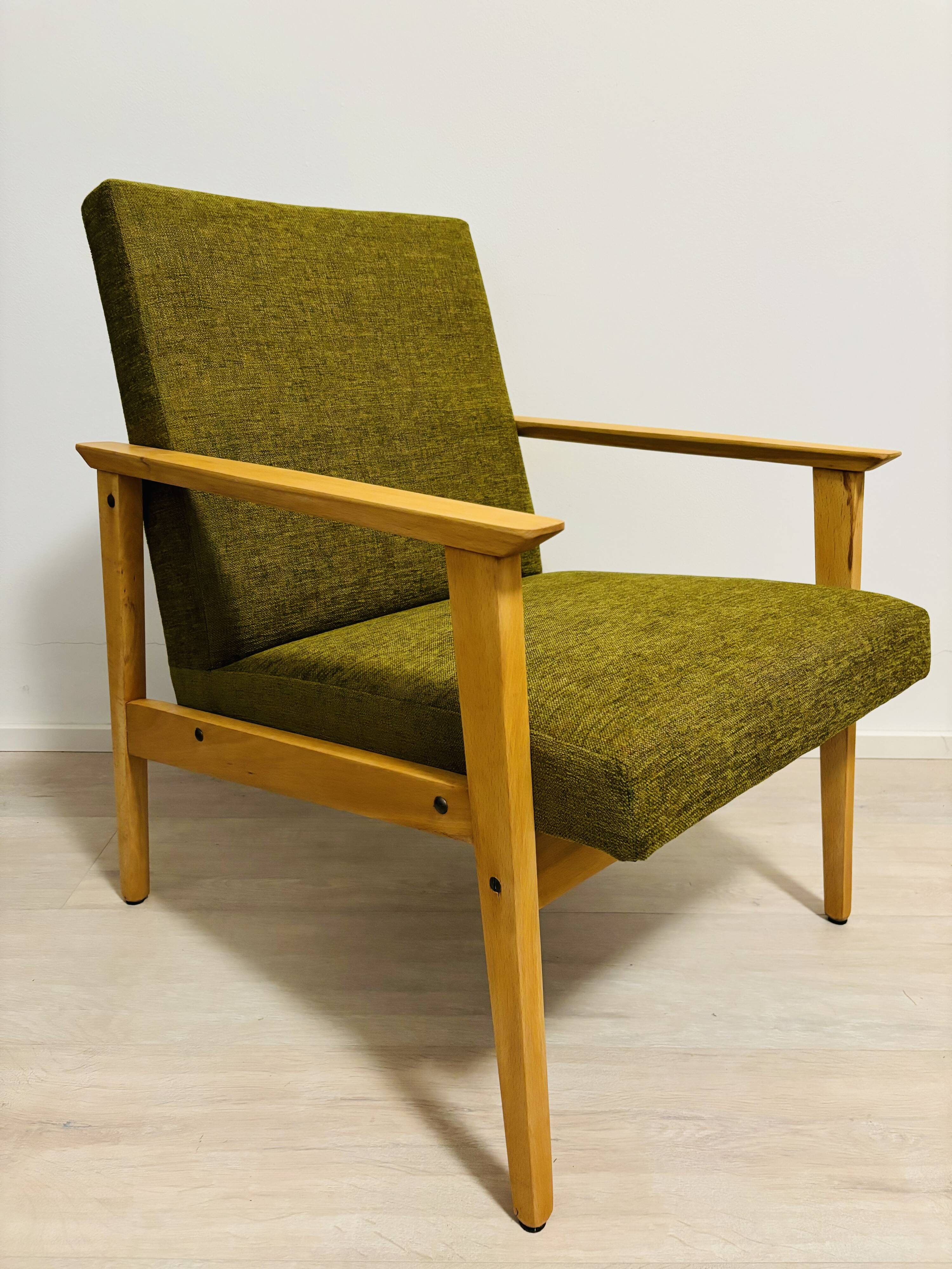 Fauteuil de salon du milieu du siècle de Tchécoslovaquie des années 1970