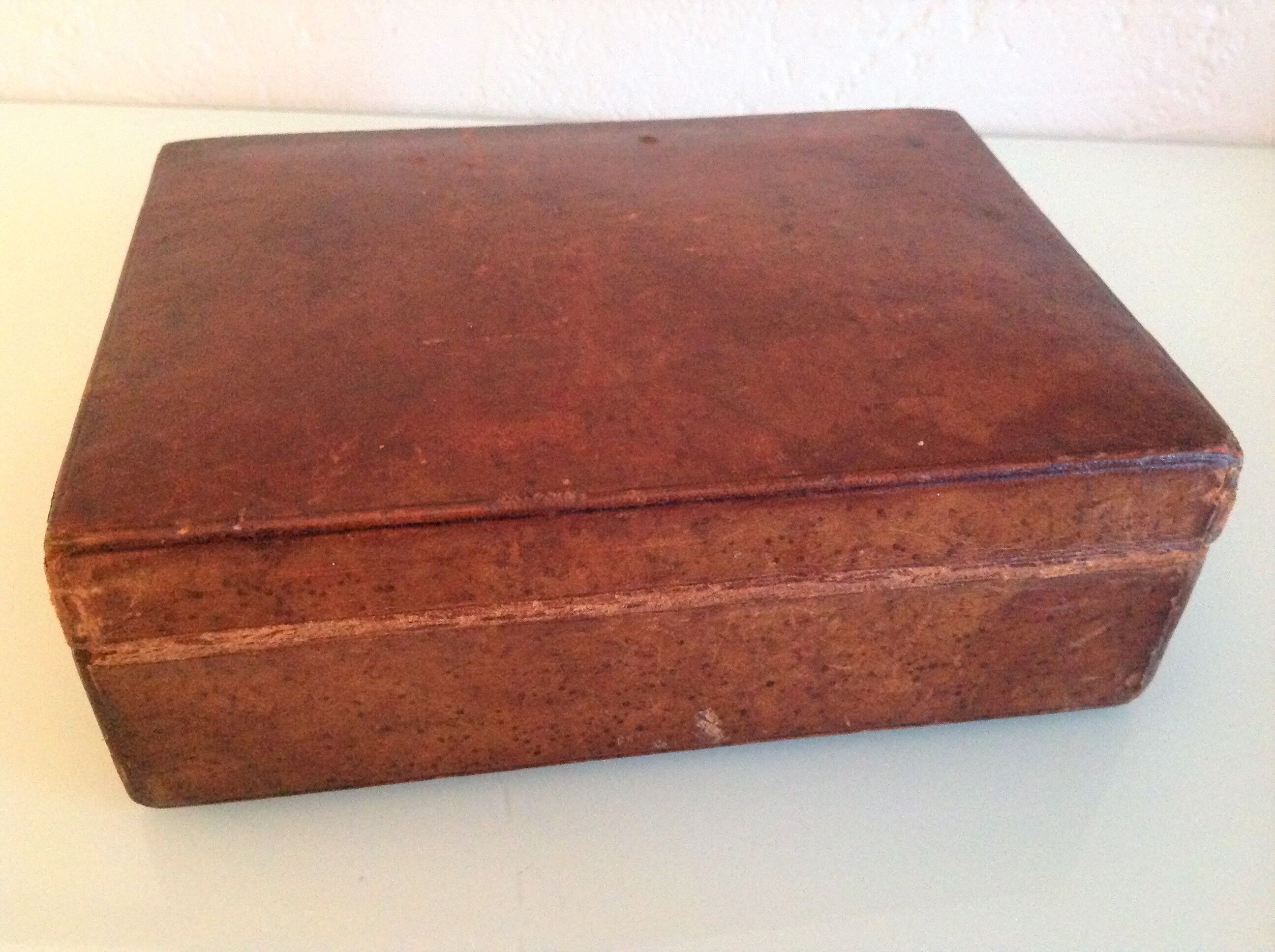 Brown / vintage leather box 40s-50s