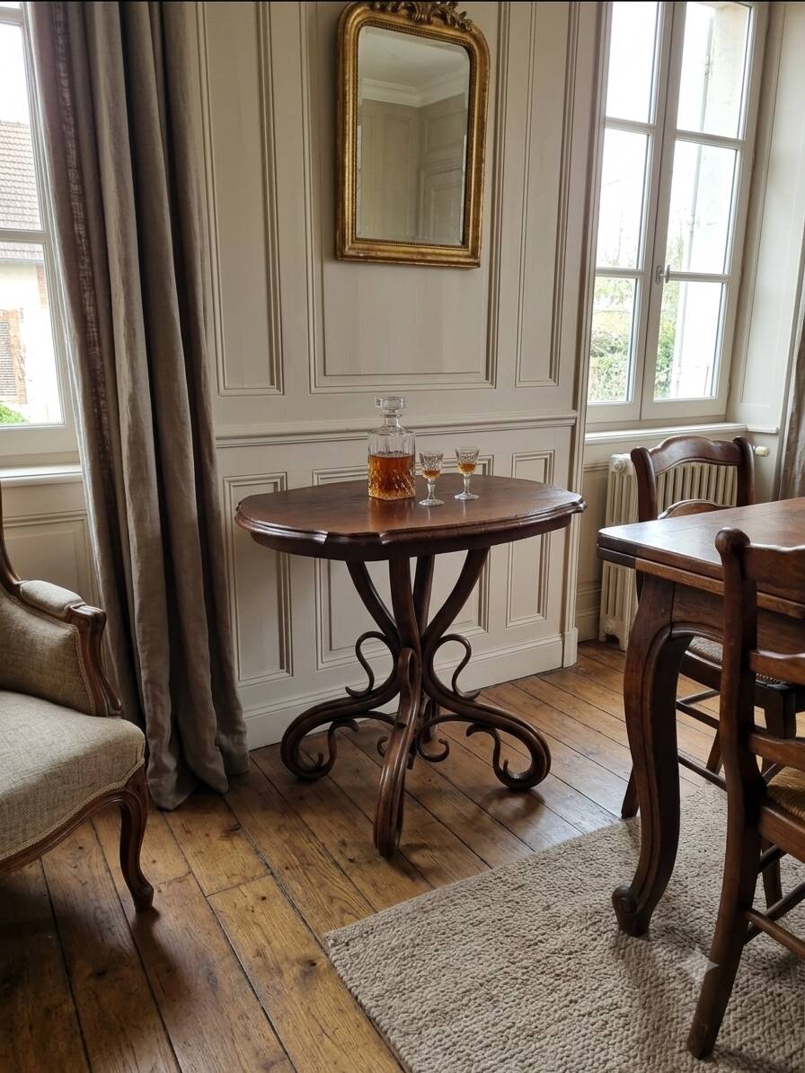 Thonet No. 1 curved wooden side table from the 19th century.