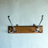 Double metal hook on wooden base