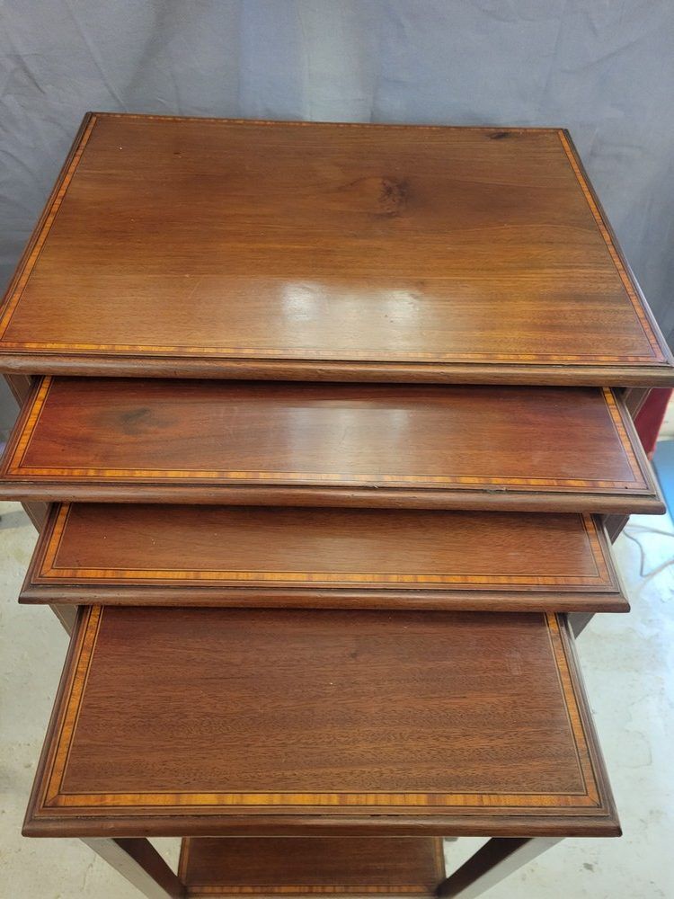 Tables gigognes
