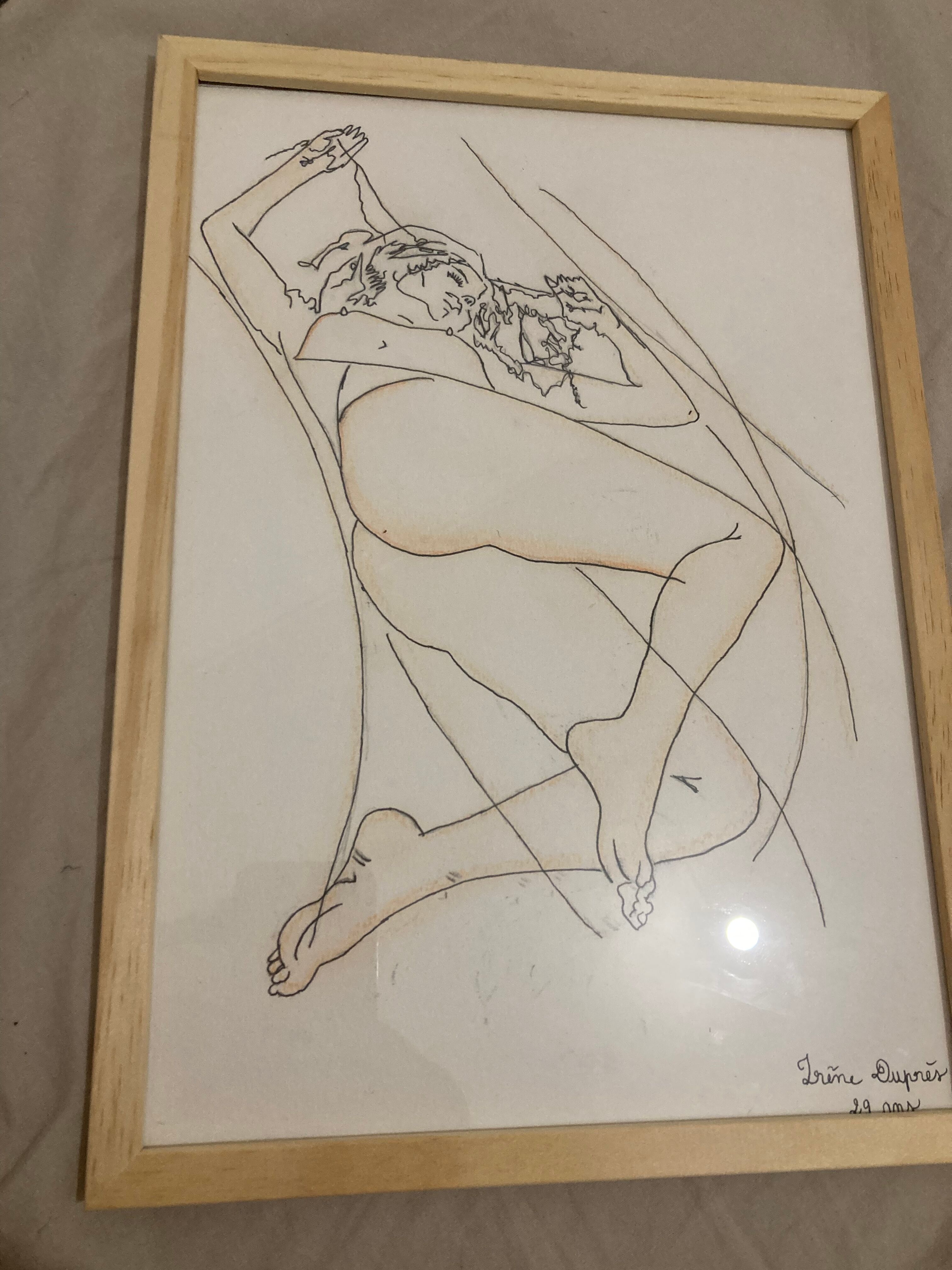 Femme allongée sur le dos
