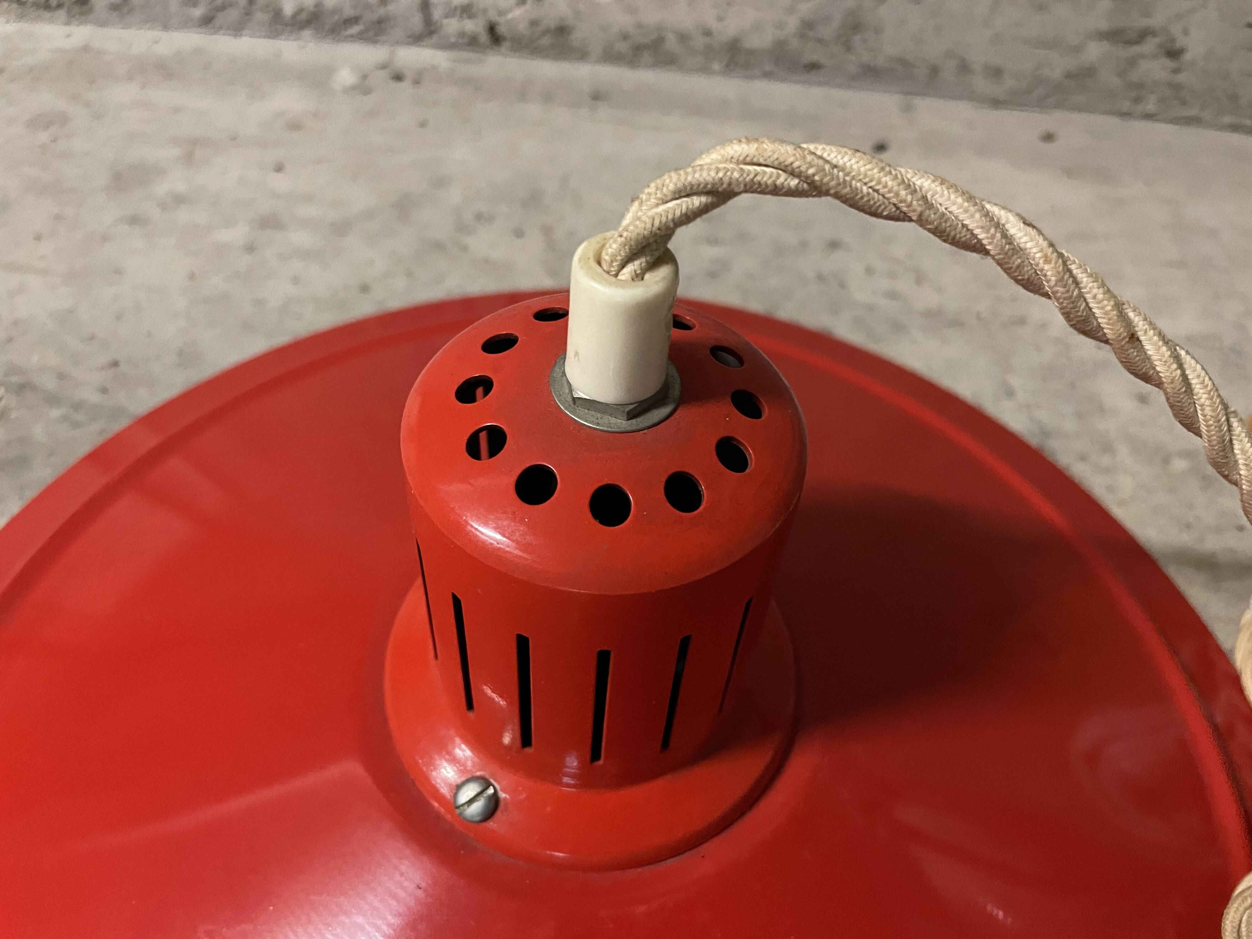 Suspension rises and falls 60s