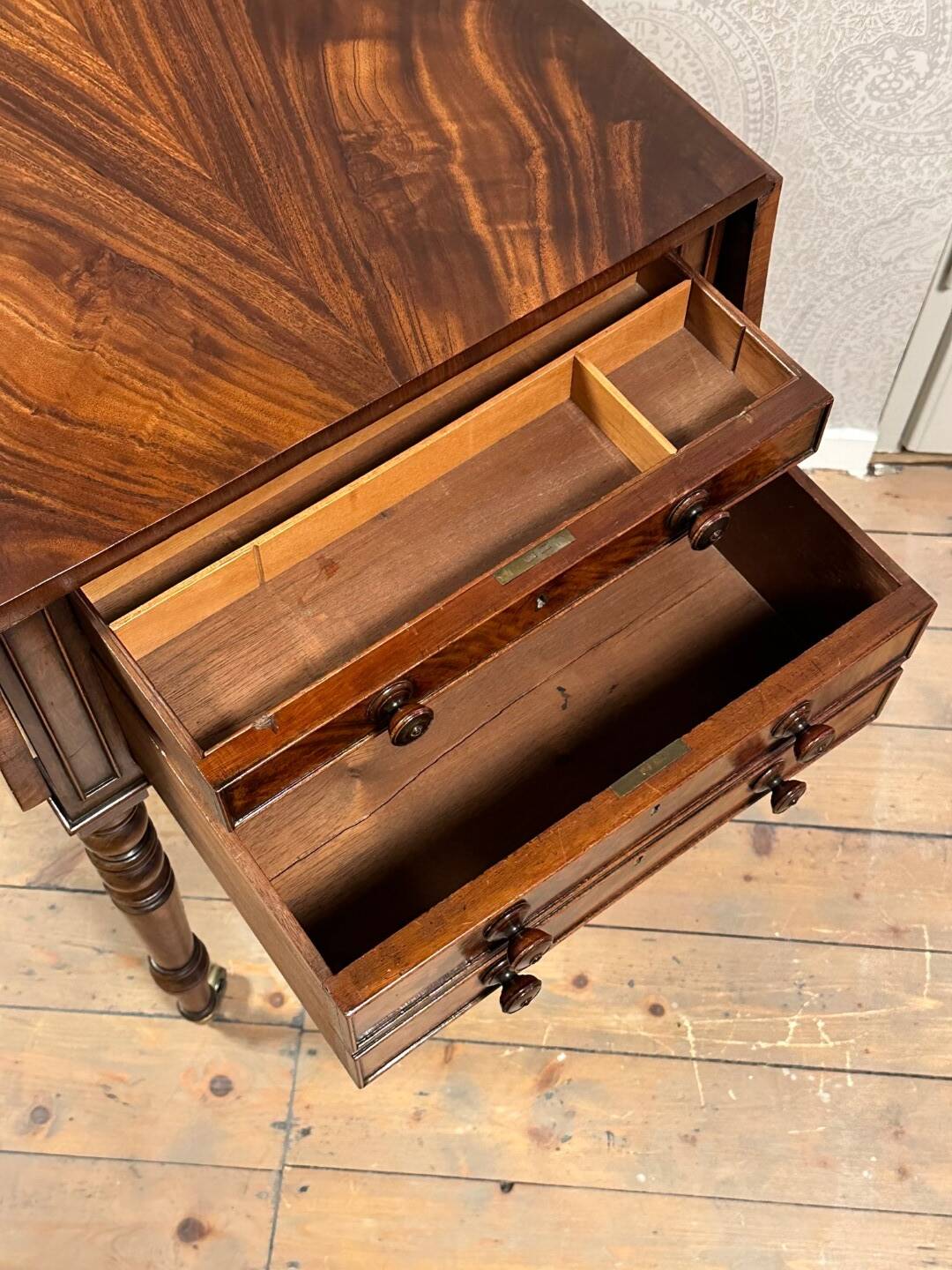 Antique pembroke table