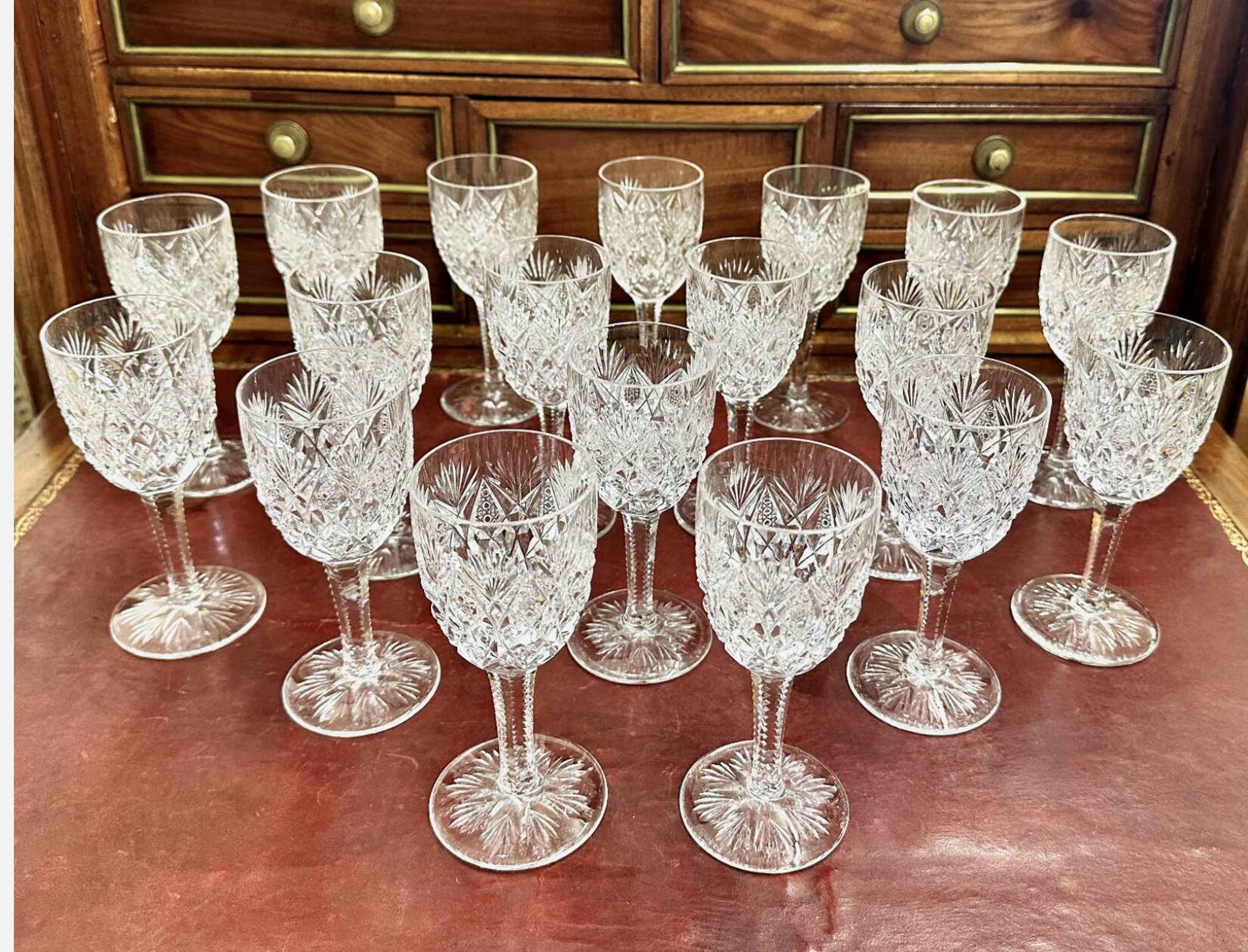 18 verres à vin blanc en cristal Saint Louis « modèle Florence » -340001