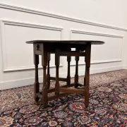 Table d'appoint en cerisier français antique