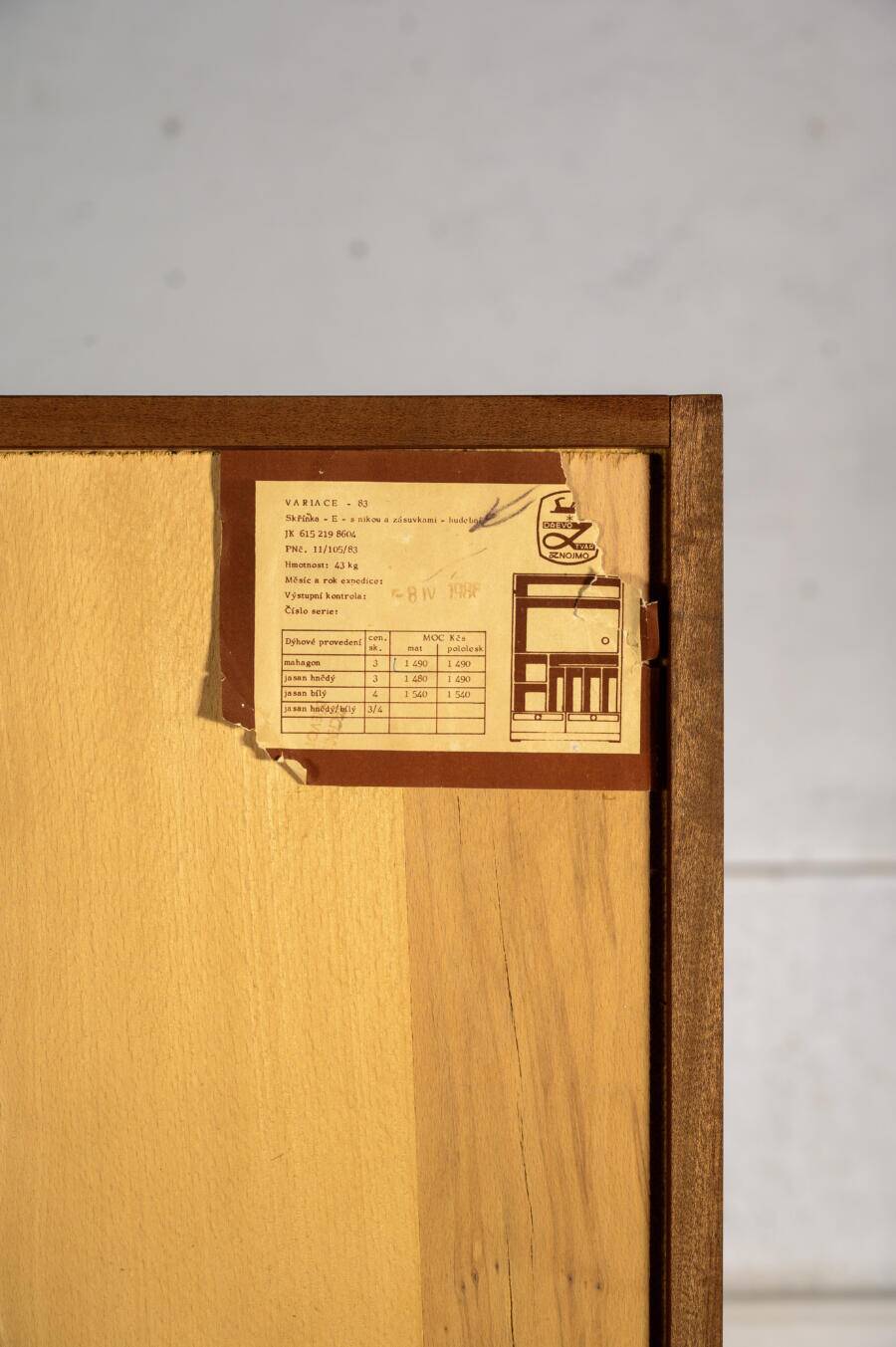Storage furniture / bookshelf