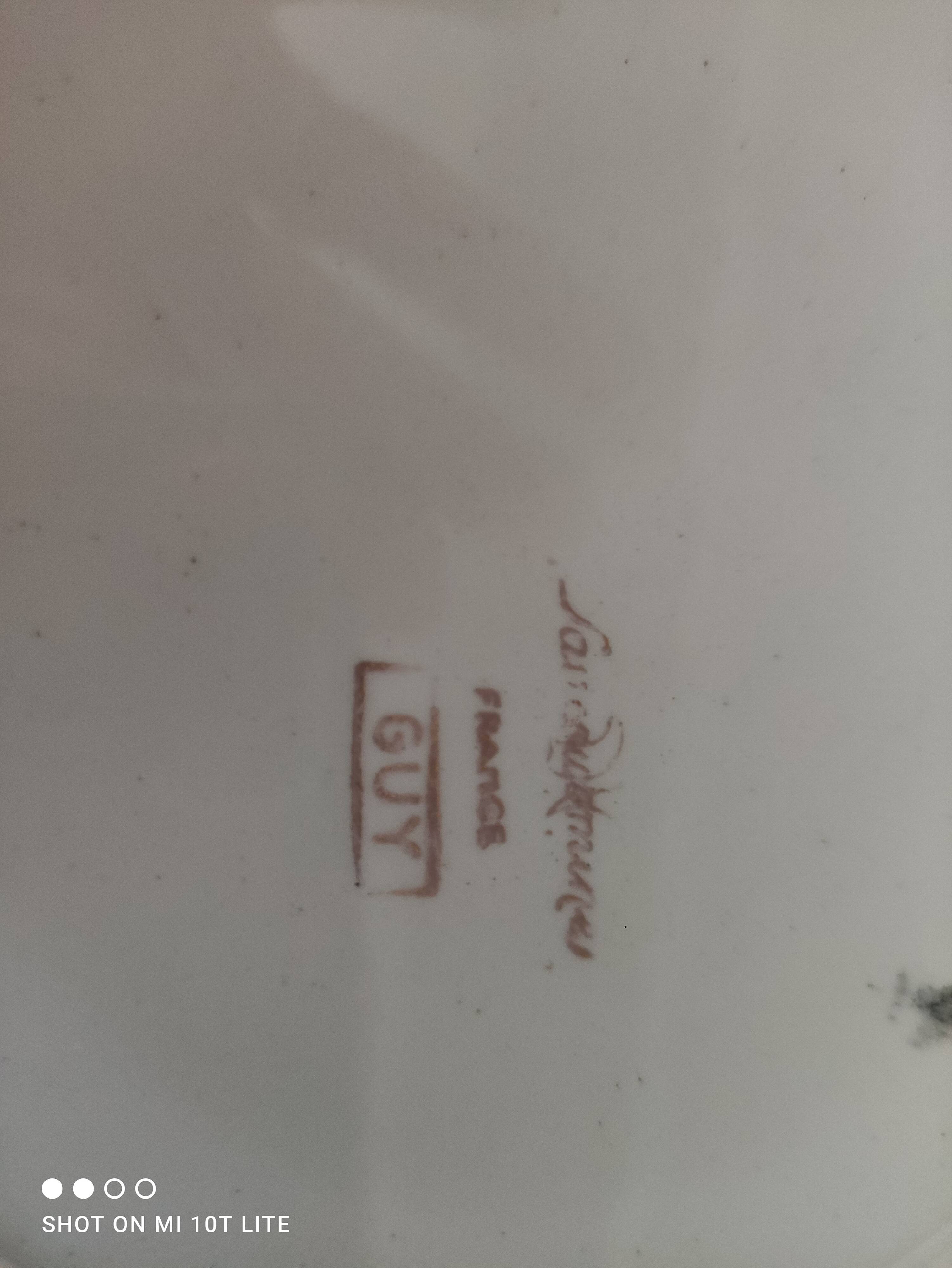 Sarreguemines hollow round dish, Guy model