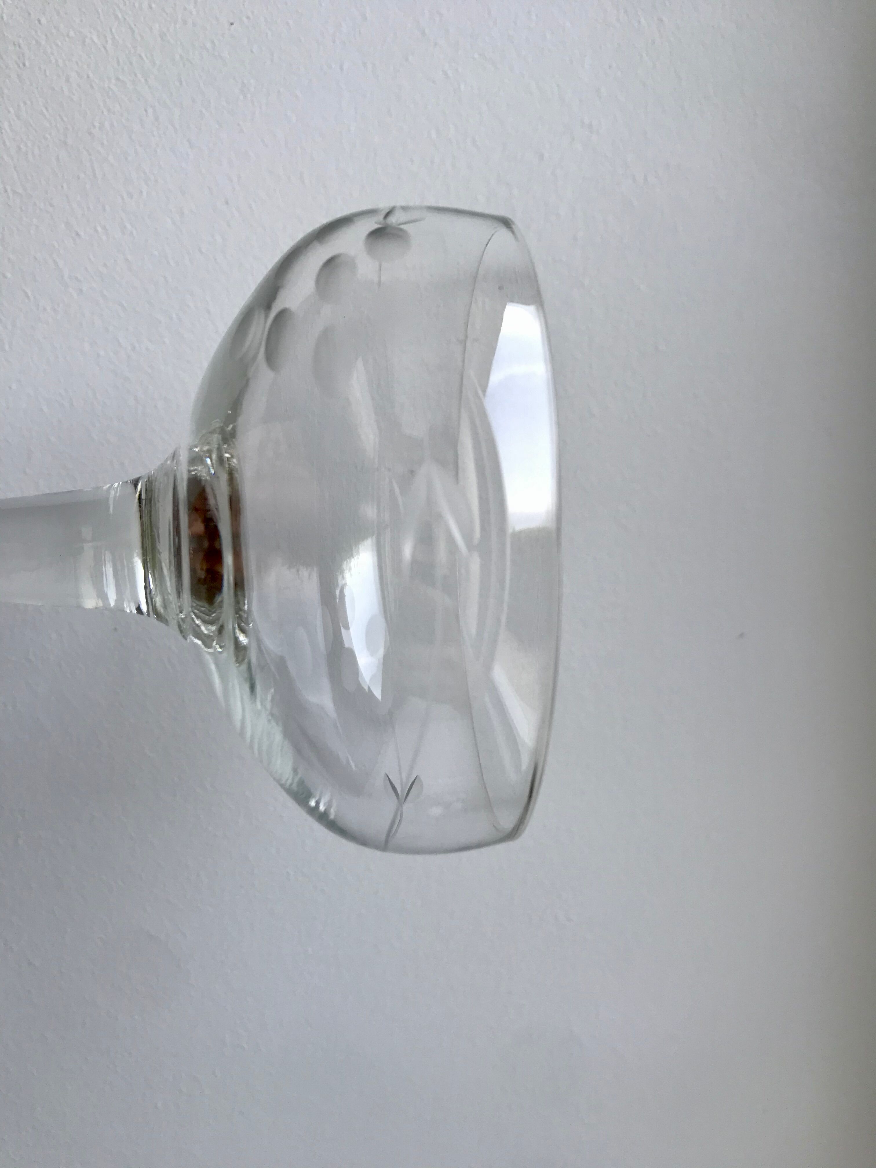 Set of 5 champagne glasses in crystal engraved 50s