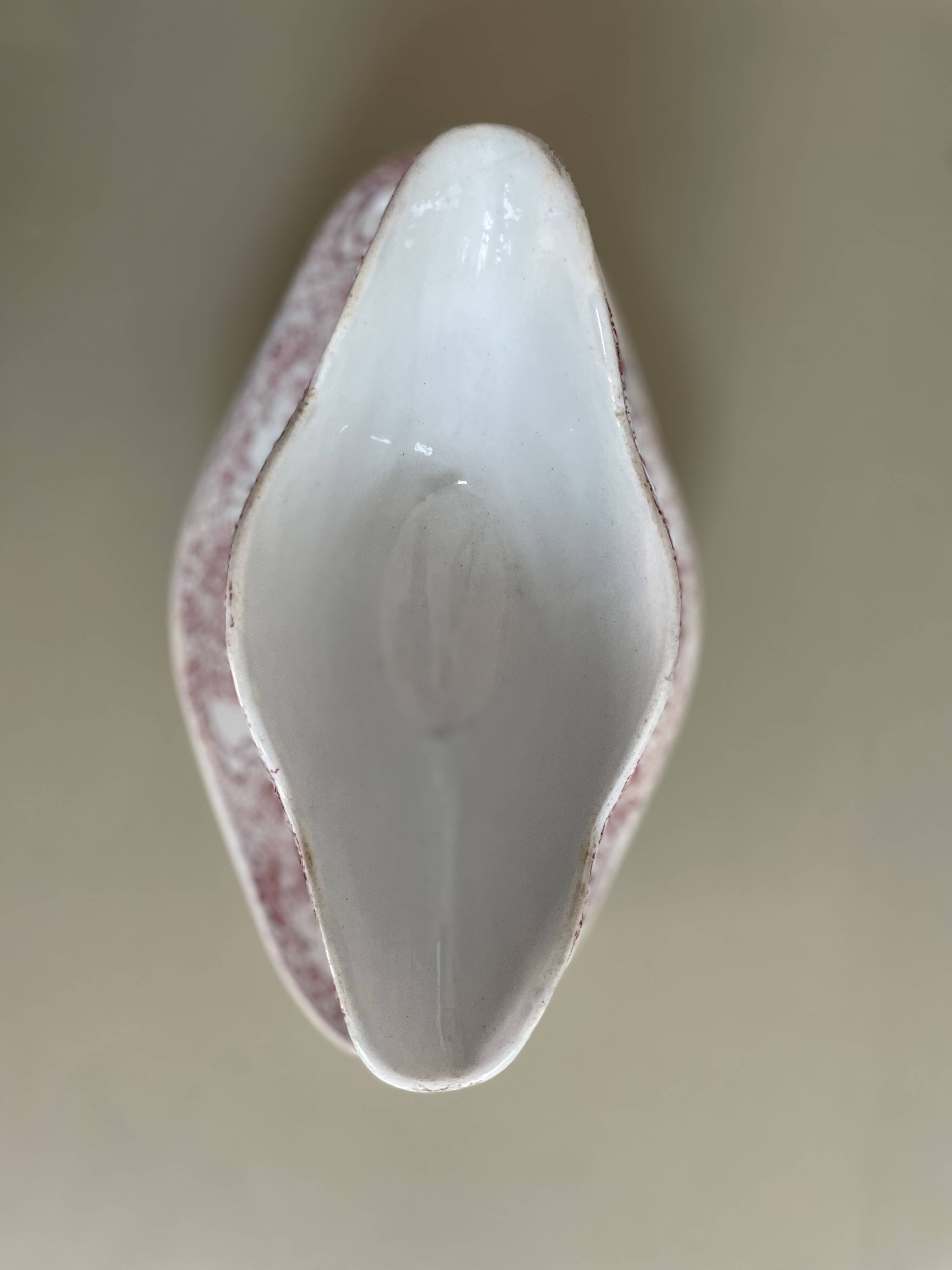 Lebacqz & Bouchart St Amand Nord Glycines pink ironstone sauceboat