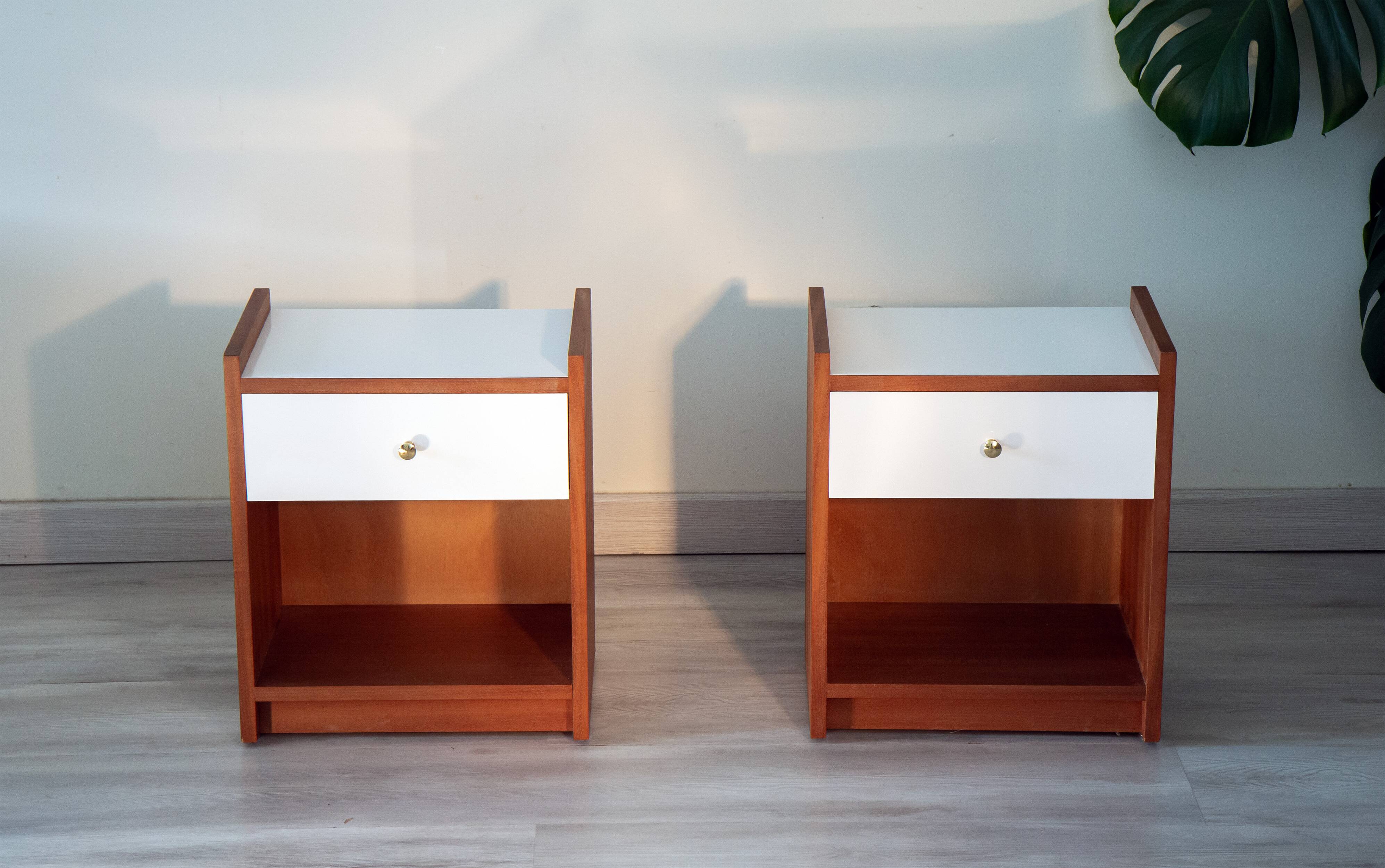 Pair of bedside tables, mahogany, white laminate and brass, 1970