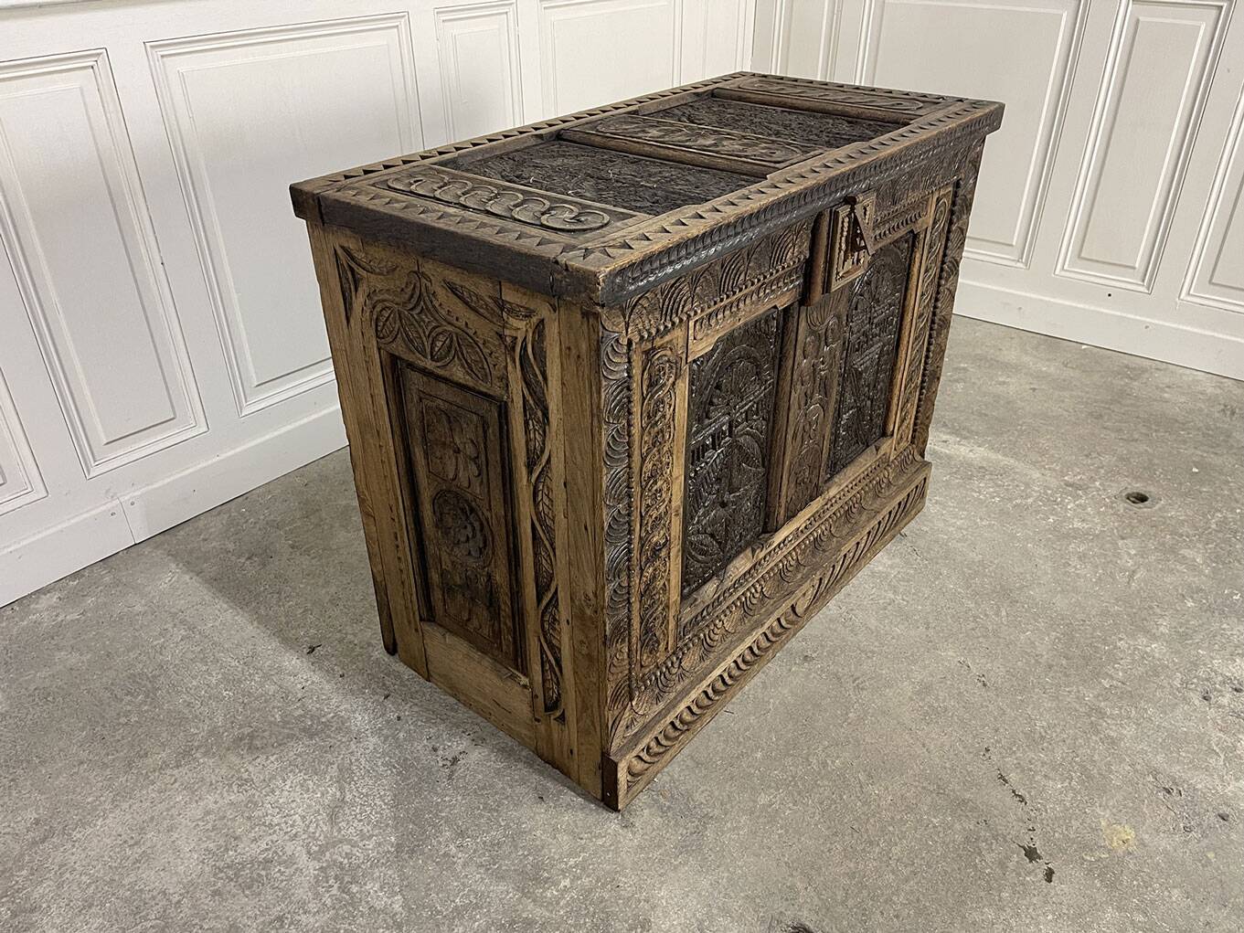 Coffre en bois du 19ème siècle