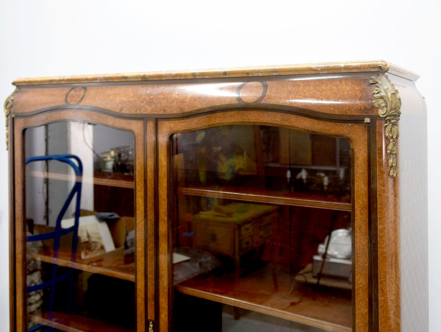 Transition style library marquetry and gilded bronze on marble