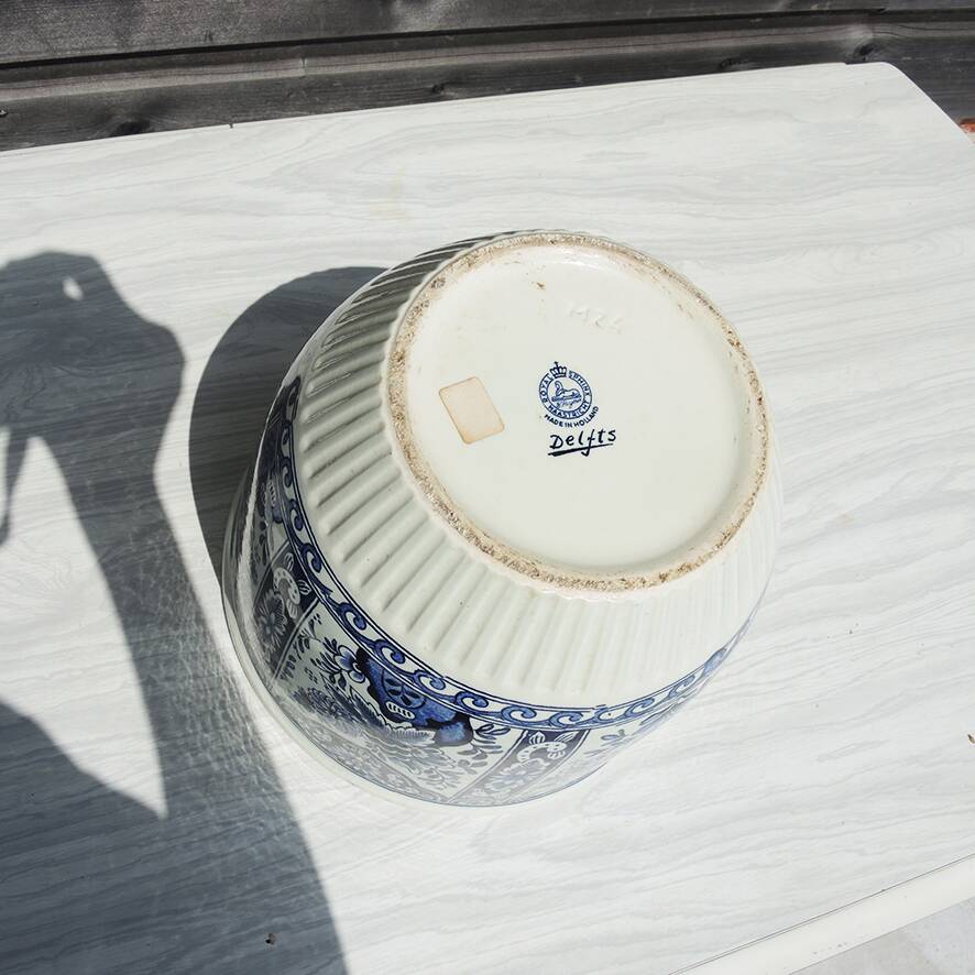 Former Royal Sphinx flowerpot Masstricht Delfts