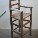 Ancienne chaise haute en bois pour enfant