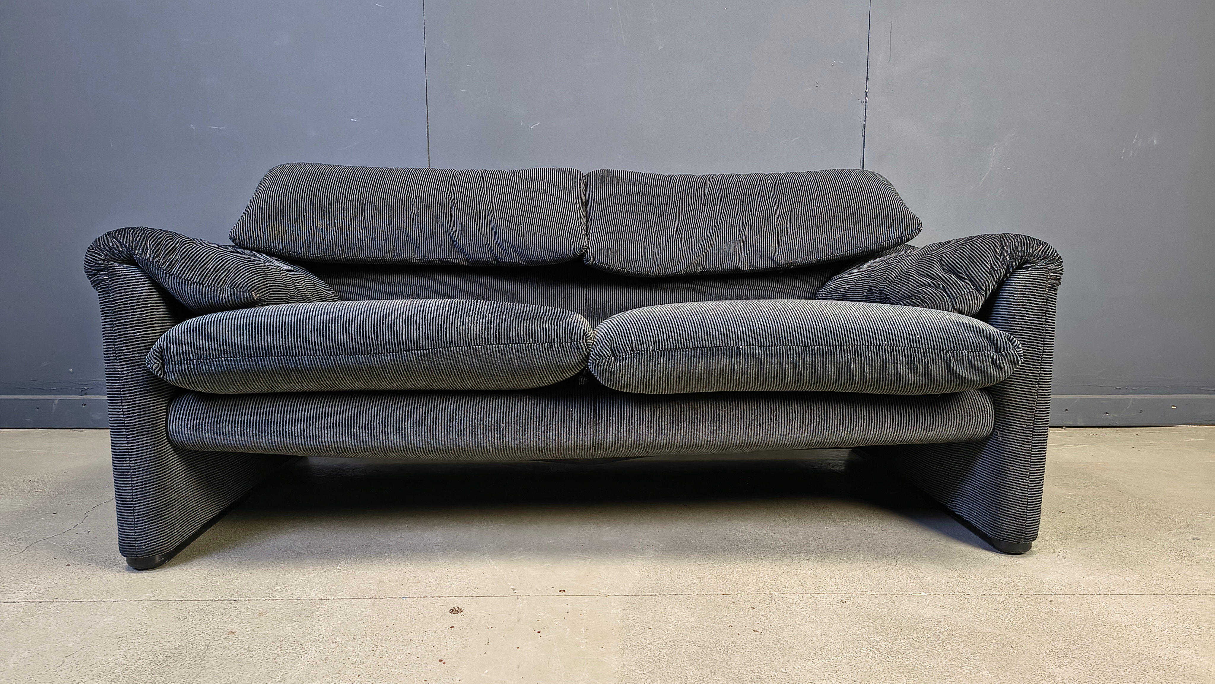 Maralunga sofa by Vico Magistretti for Cassina