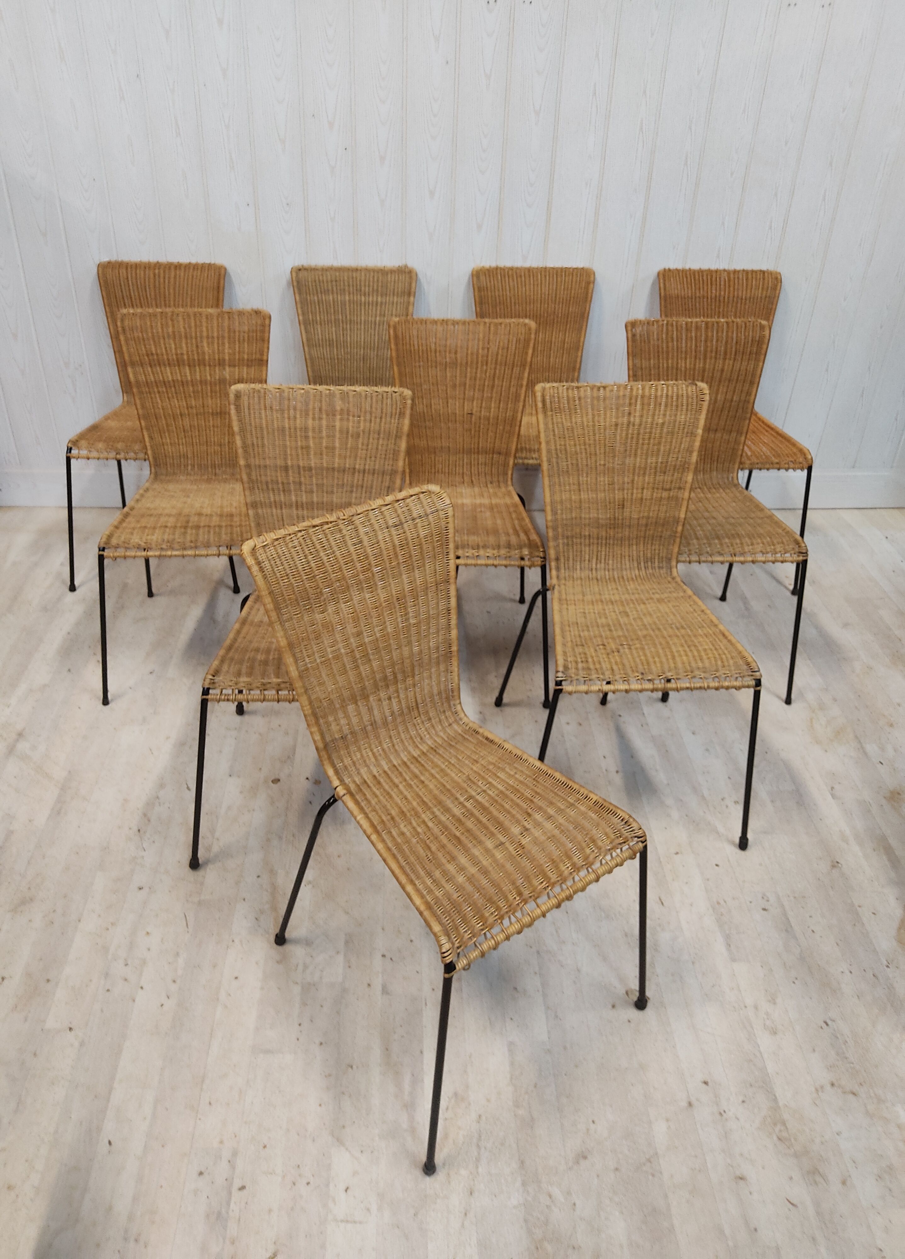 Lot de 10 chaises vintage osier et métal