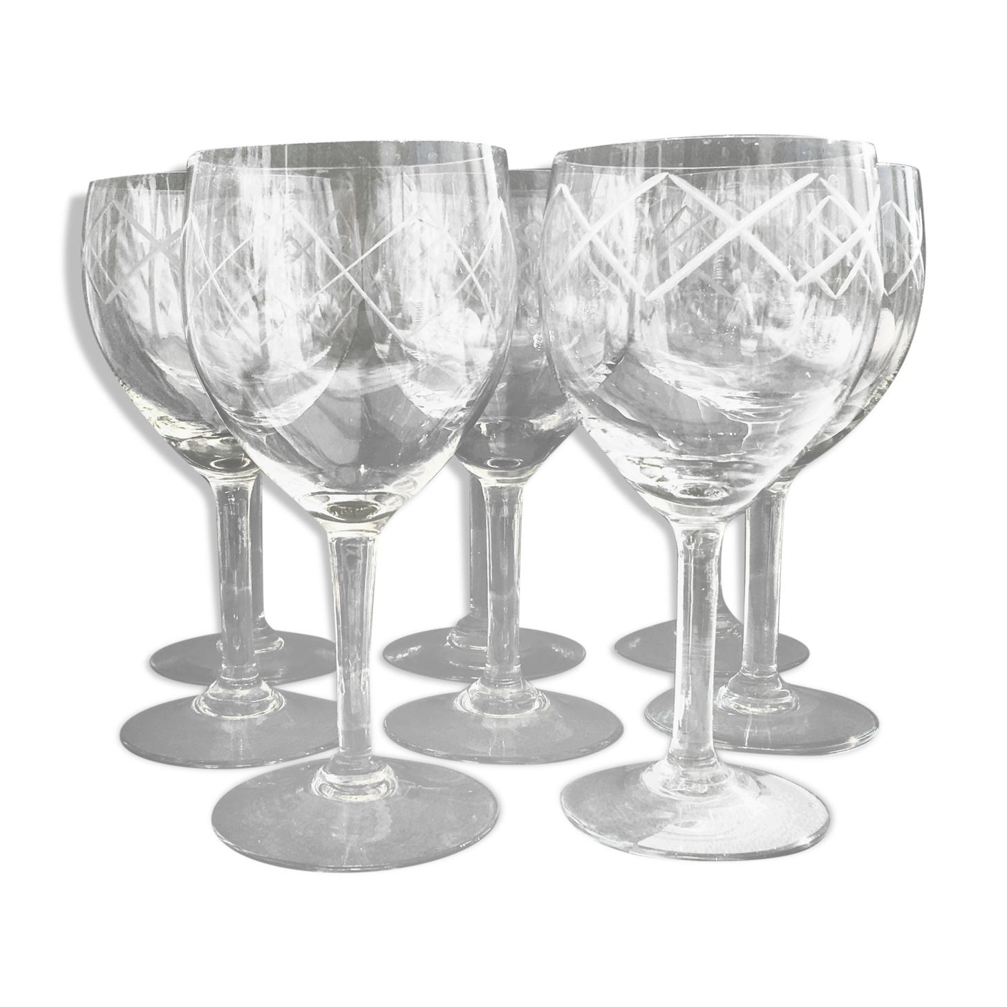 Set of 8 glasses of chiseled wine