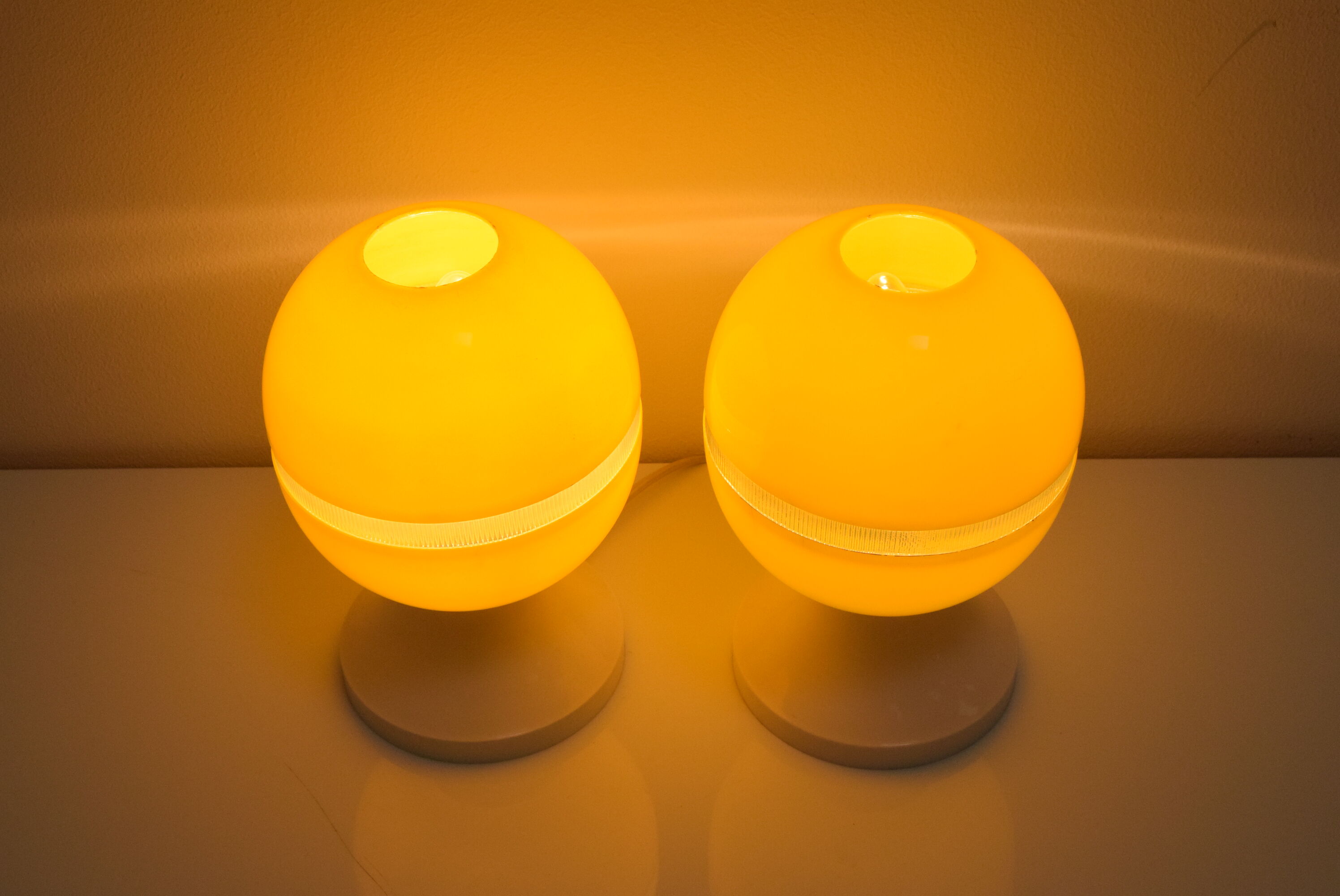 Paire de lampes de table en plastique, années 1970