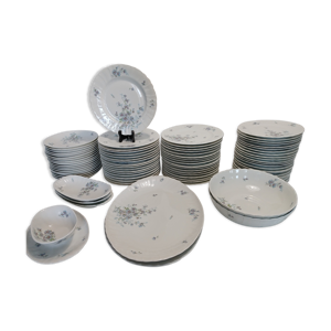 Service de table en porcelaine de limoges, modèle gabrielle, par bernardaud.