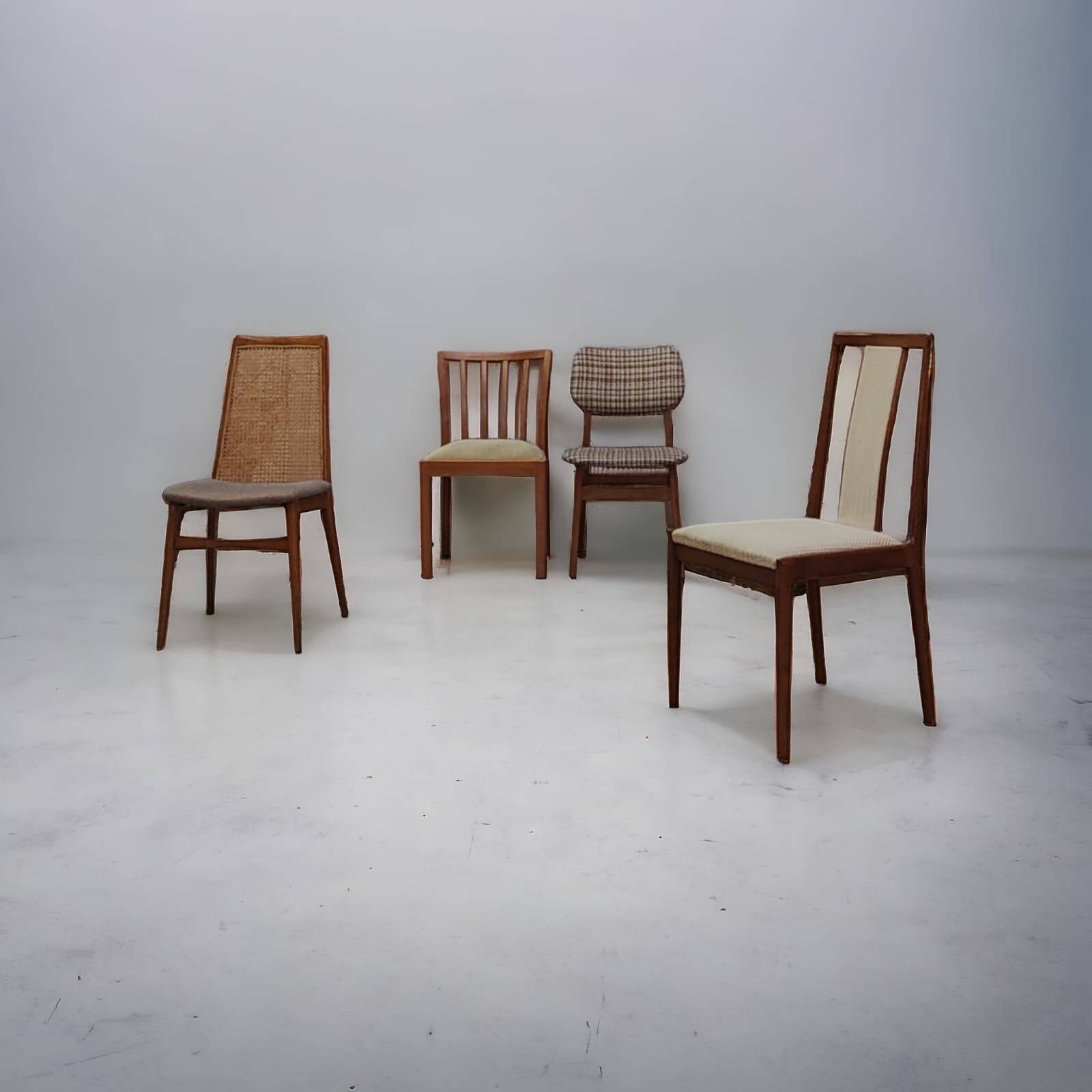 Quatre chaises de table de salle à manger Mid Century