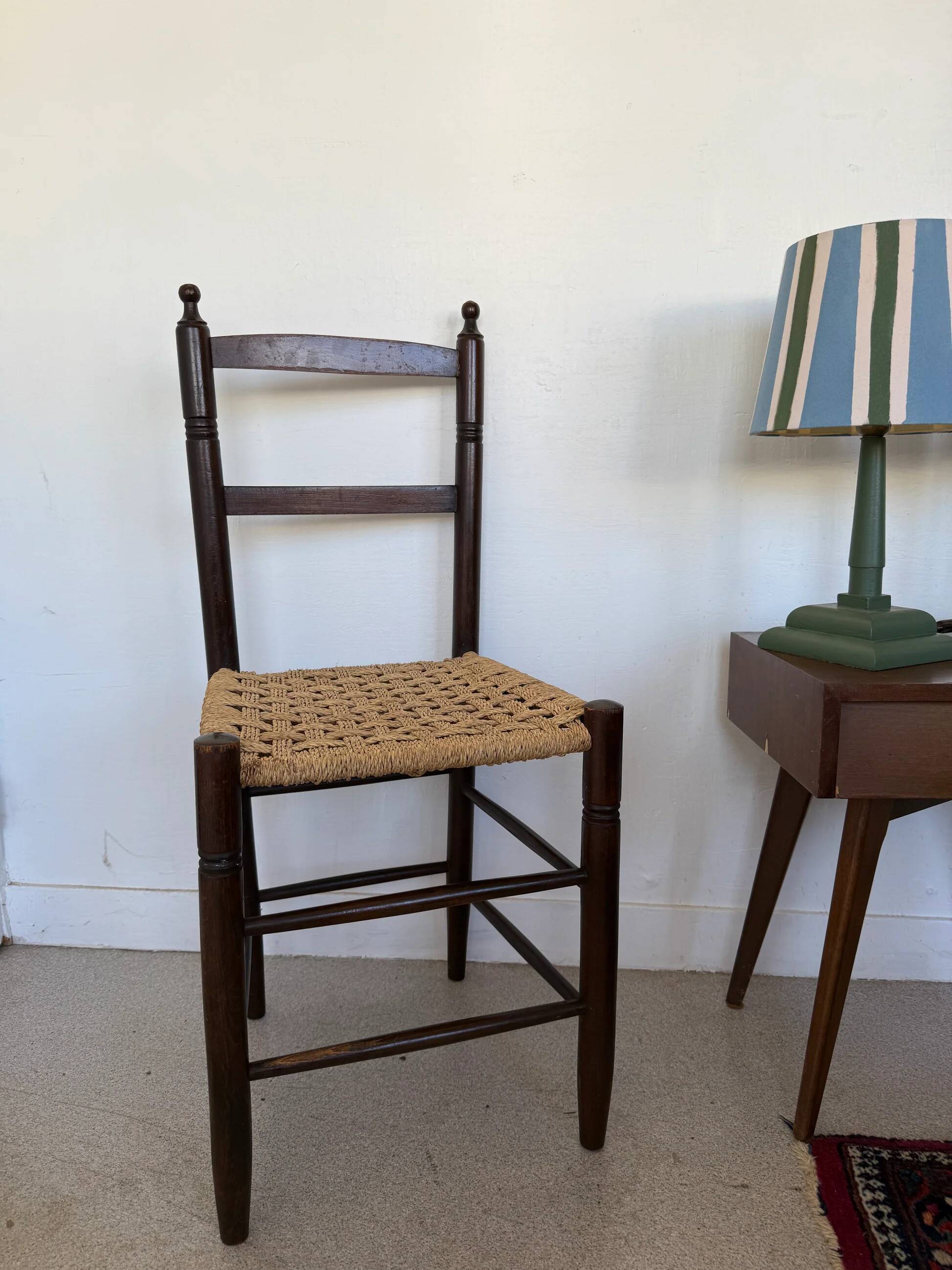 Chaise vintage en bois et paille tressée