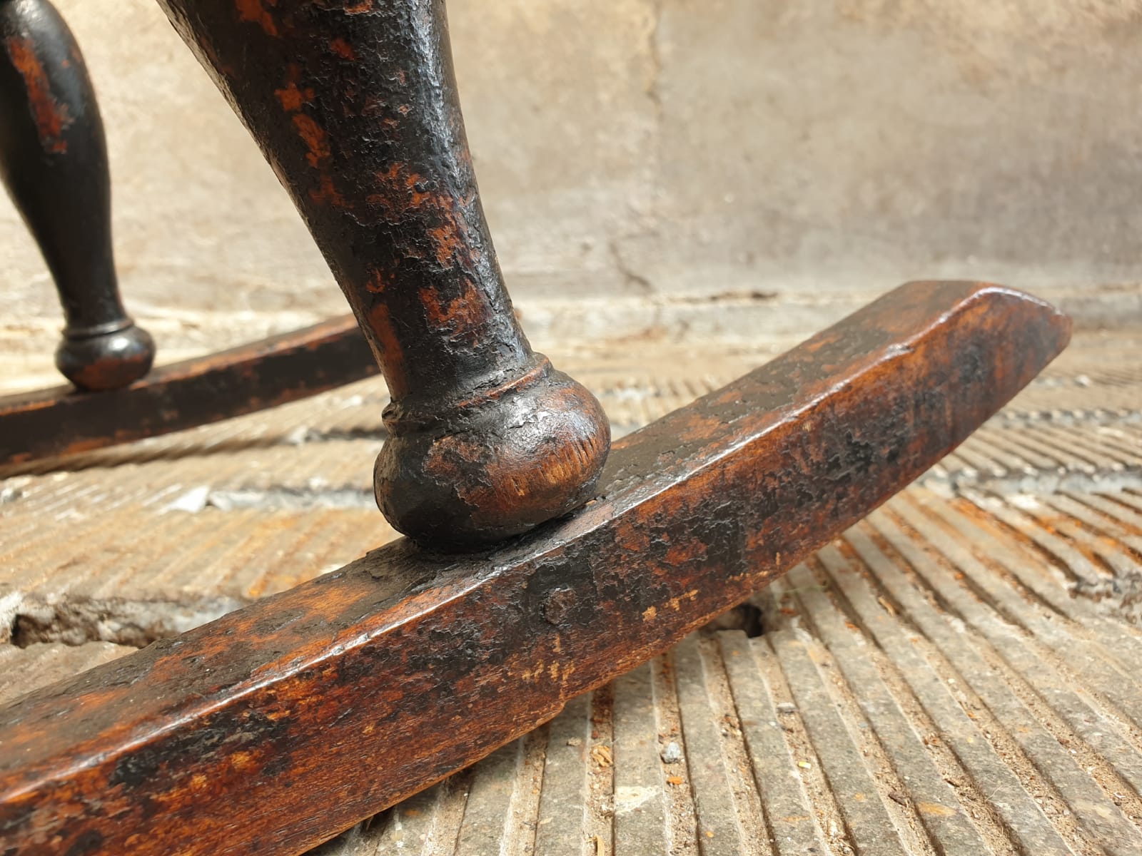 Antique rocking chair Windsor 1840