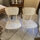 Paire de chaises en métal blanc