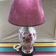Lampe potiche porcelaine dessin fleurs avec abat-jour violet vintage