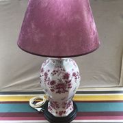 Lampe potiche porcelaine dessin fleurs avec abat-jour violet vintage