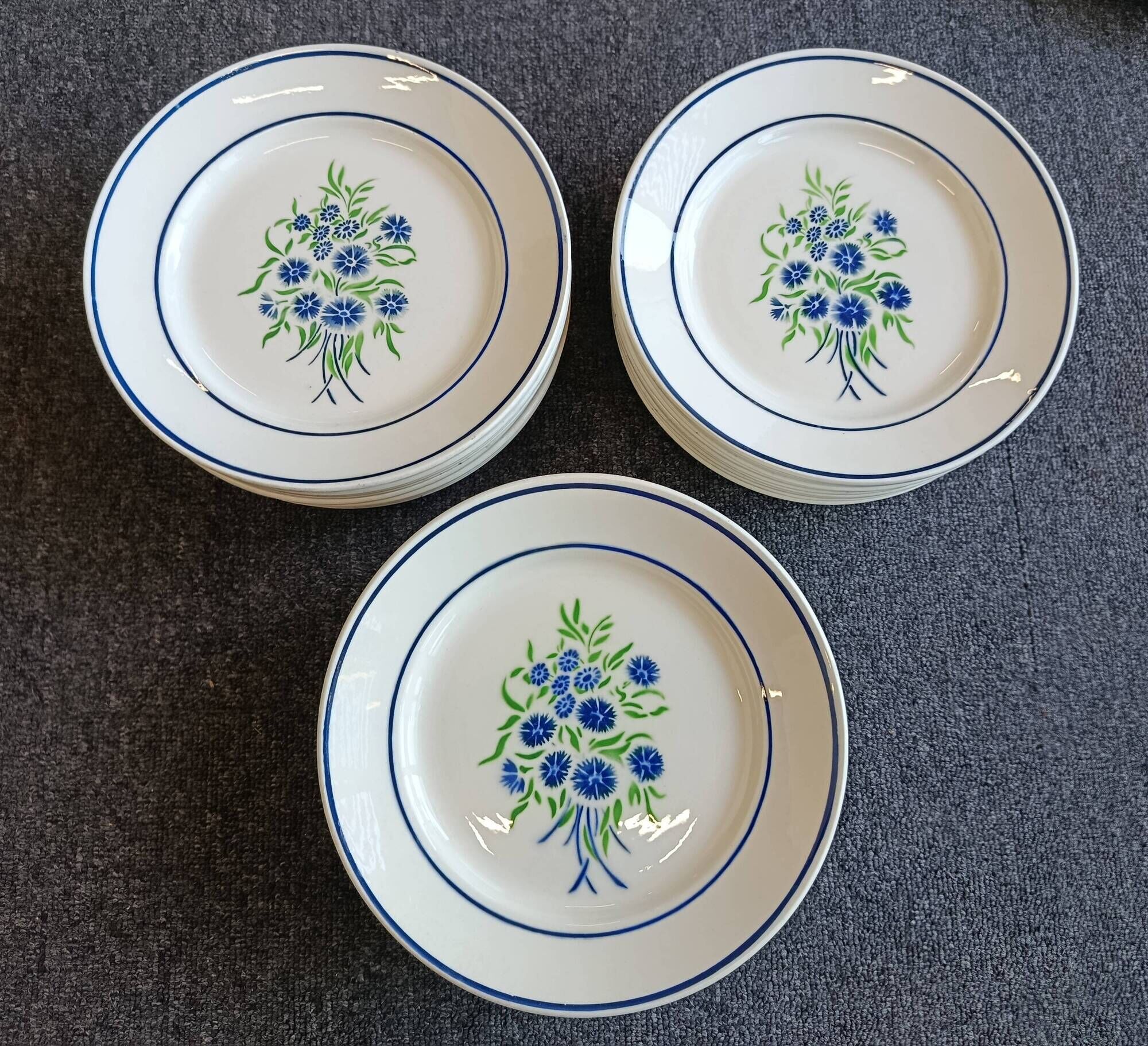Grand table service Francine, Faïencerie de Badonviller, early 20th century.