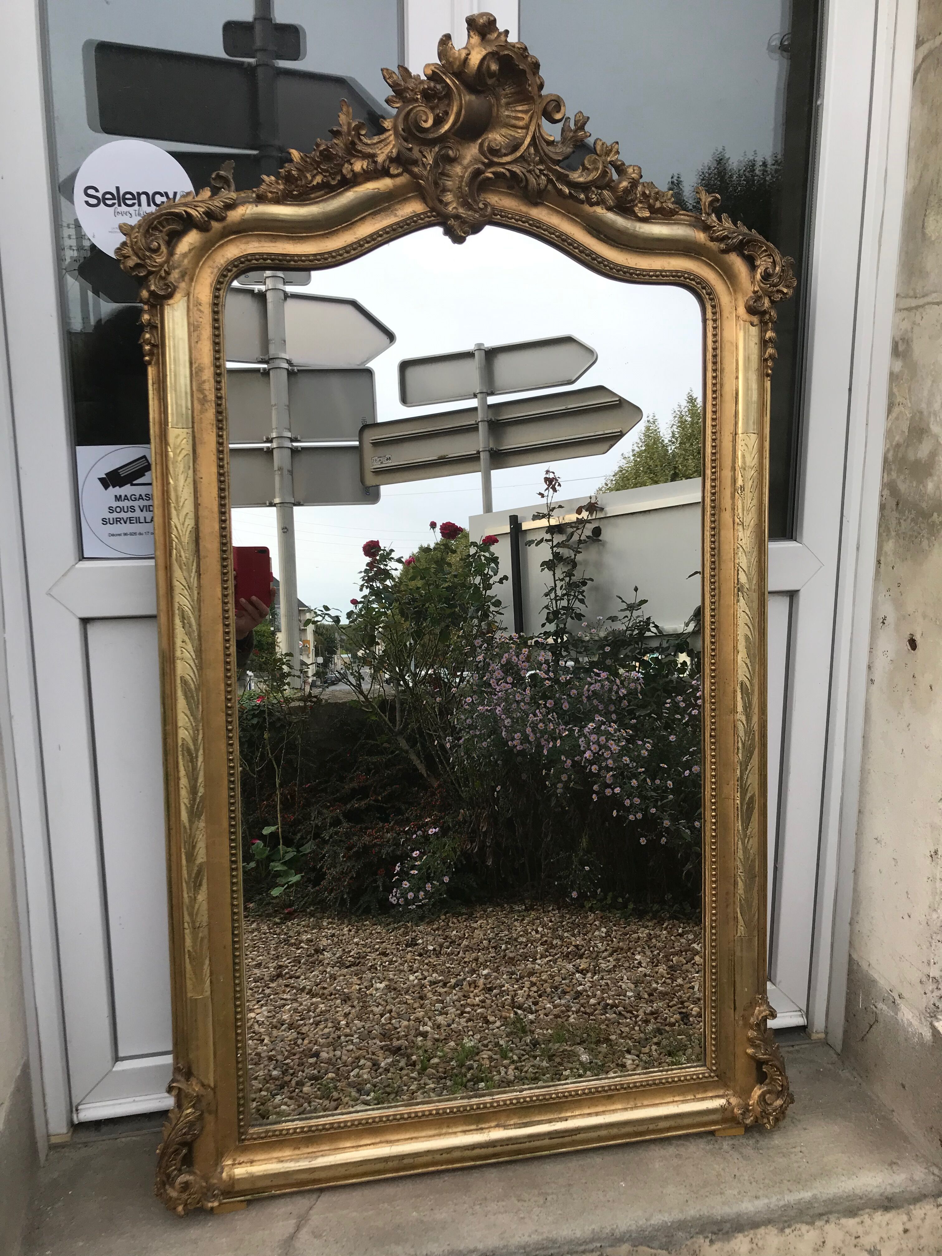 Mirror with a golden leaf pediment, 151x90cm