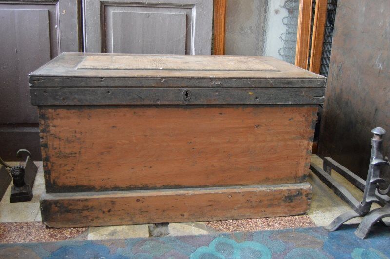 Beautiful old wooden chest table low XIX th patina trunk box