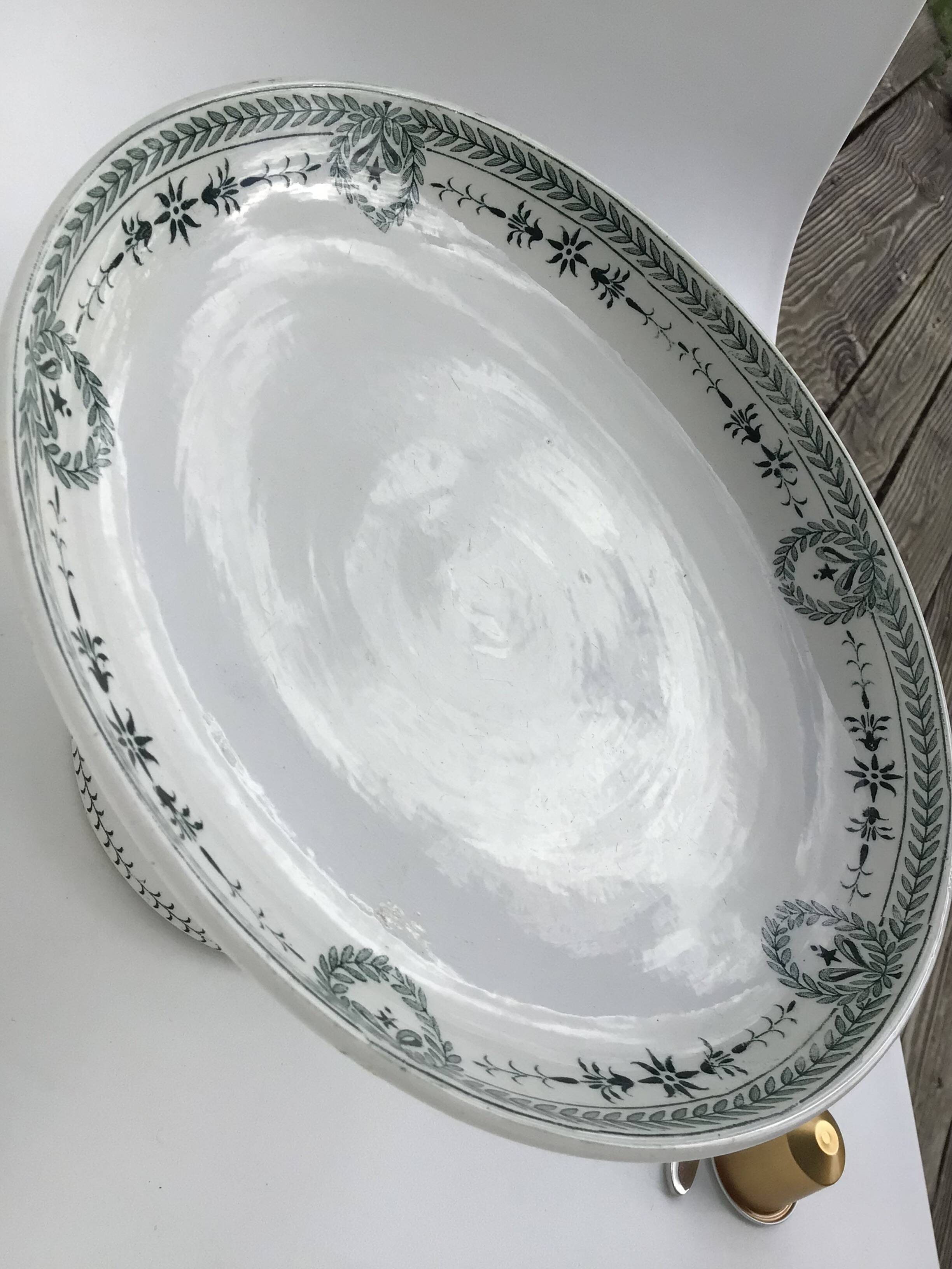 Terre de Fer Digoin dark green standing bowl