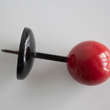 Black and red patère