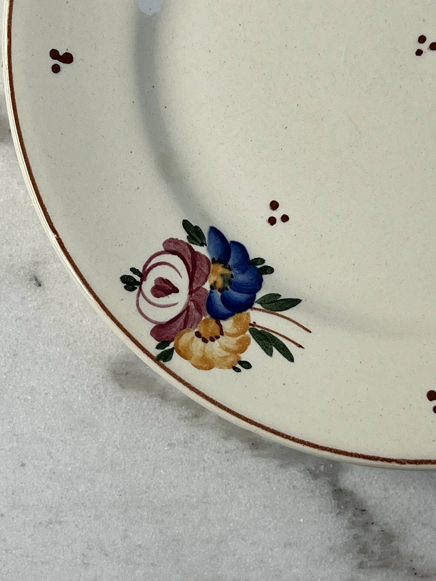 Assiette en faïence peinte à la main 22cm