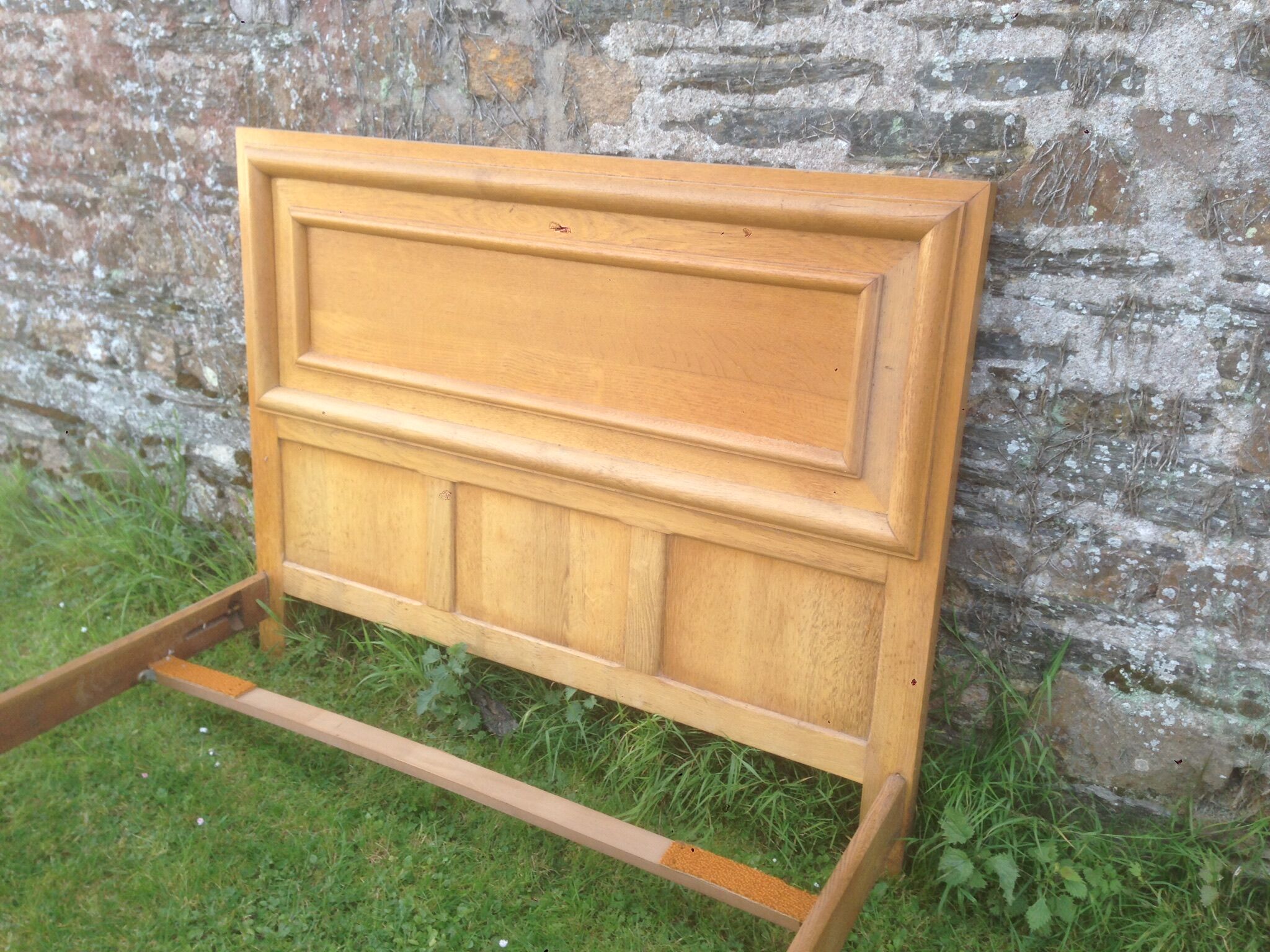 Art Deco bed in solid oak 190x142cm