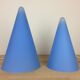 2 lampes coniques Teepee par SCE en verre bleu