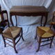 Bureau de cabaret Louis XV avec 2 chaises paillées