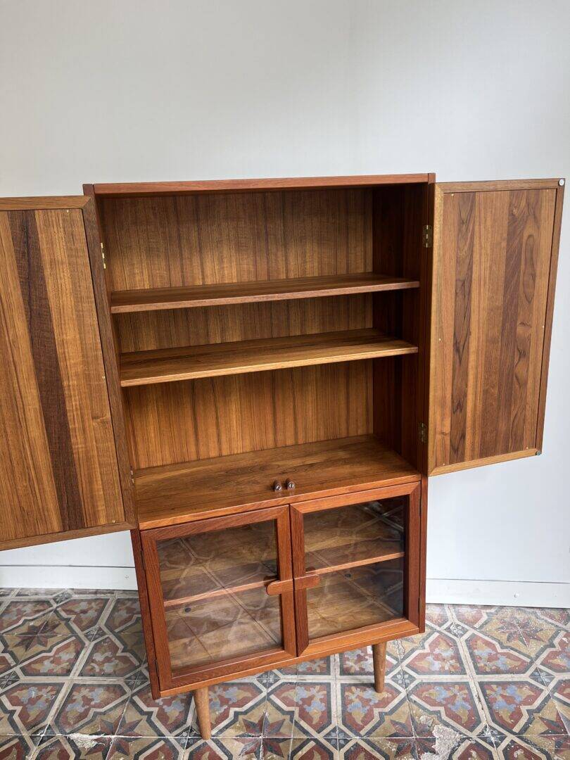 Dyrlund display cabinet