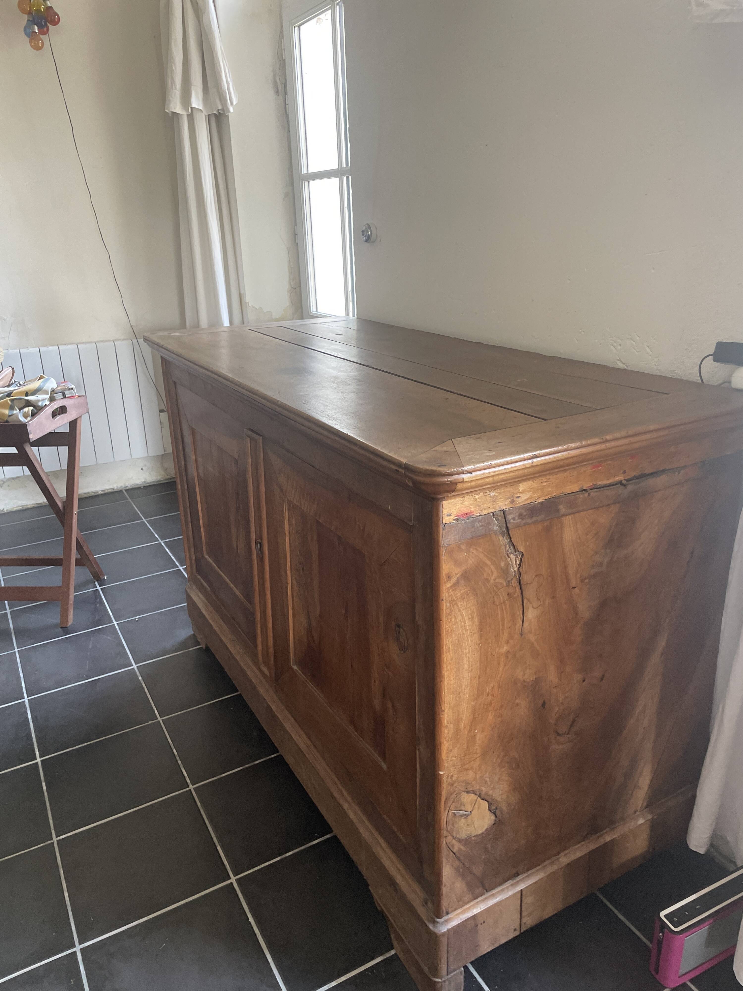 Antique chest of drawers