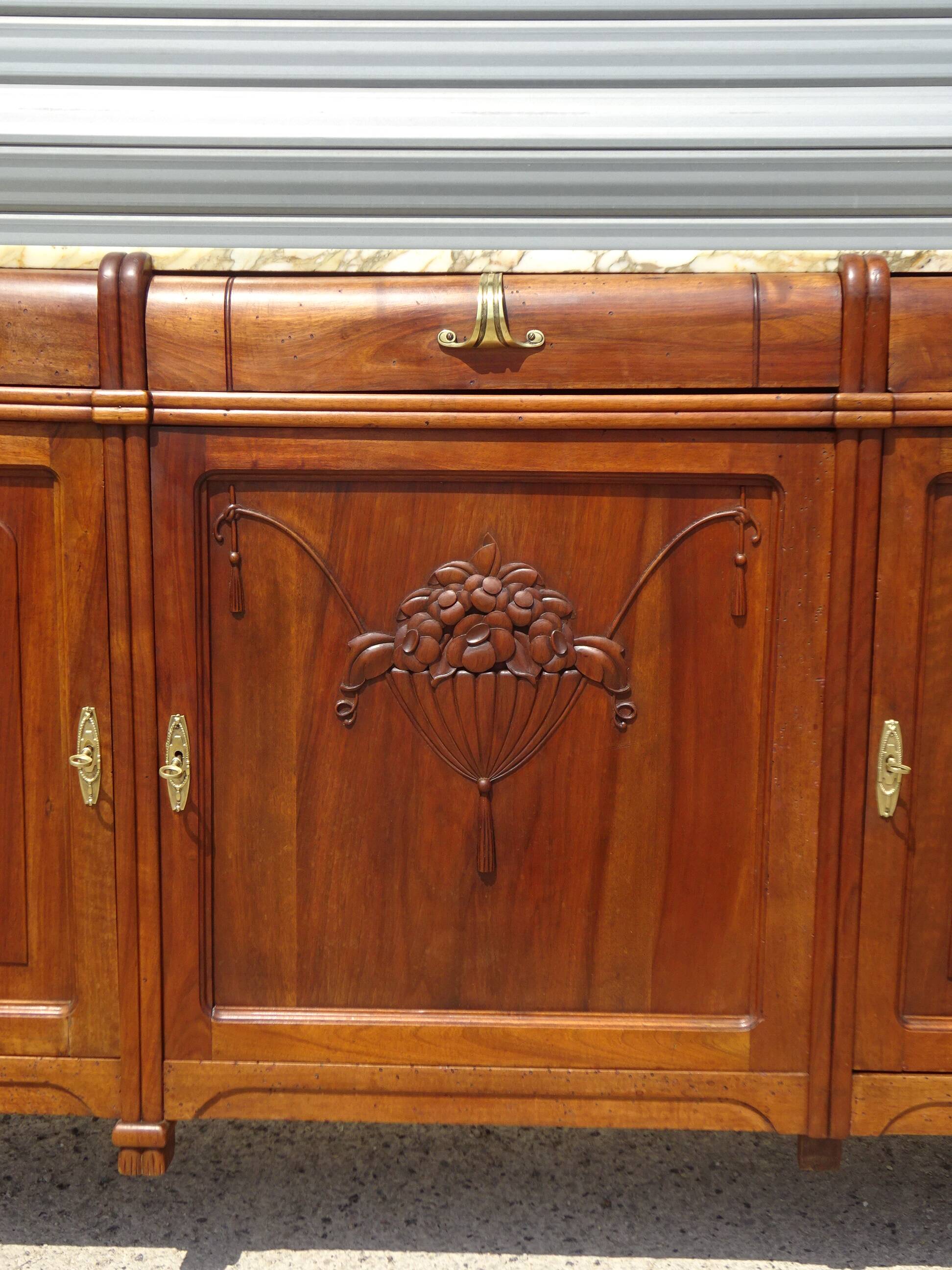 Art Deco sideboard in walnut with a marble top