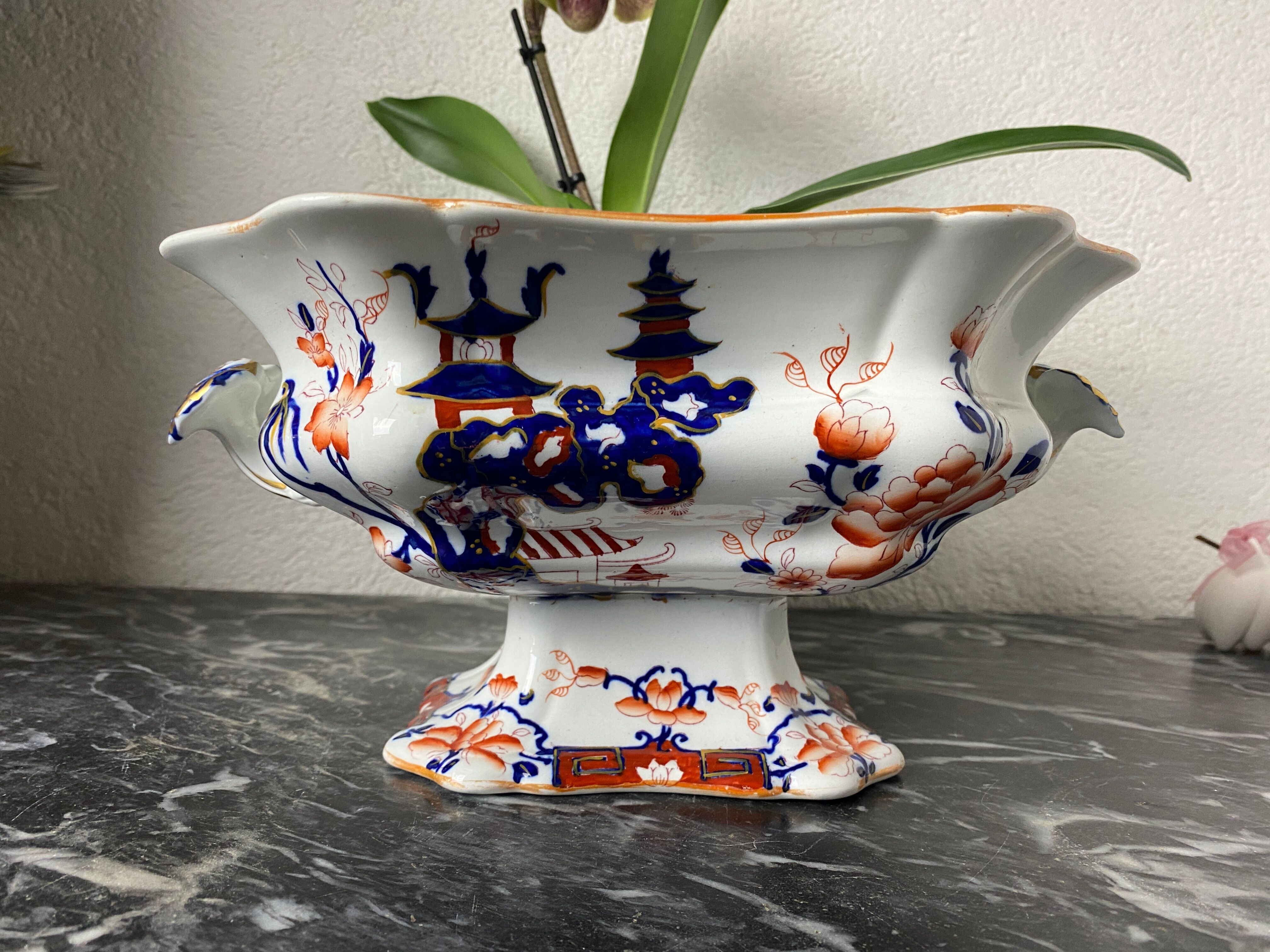 Old Imari cup stamped "Mason" in iron earth
