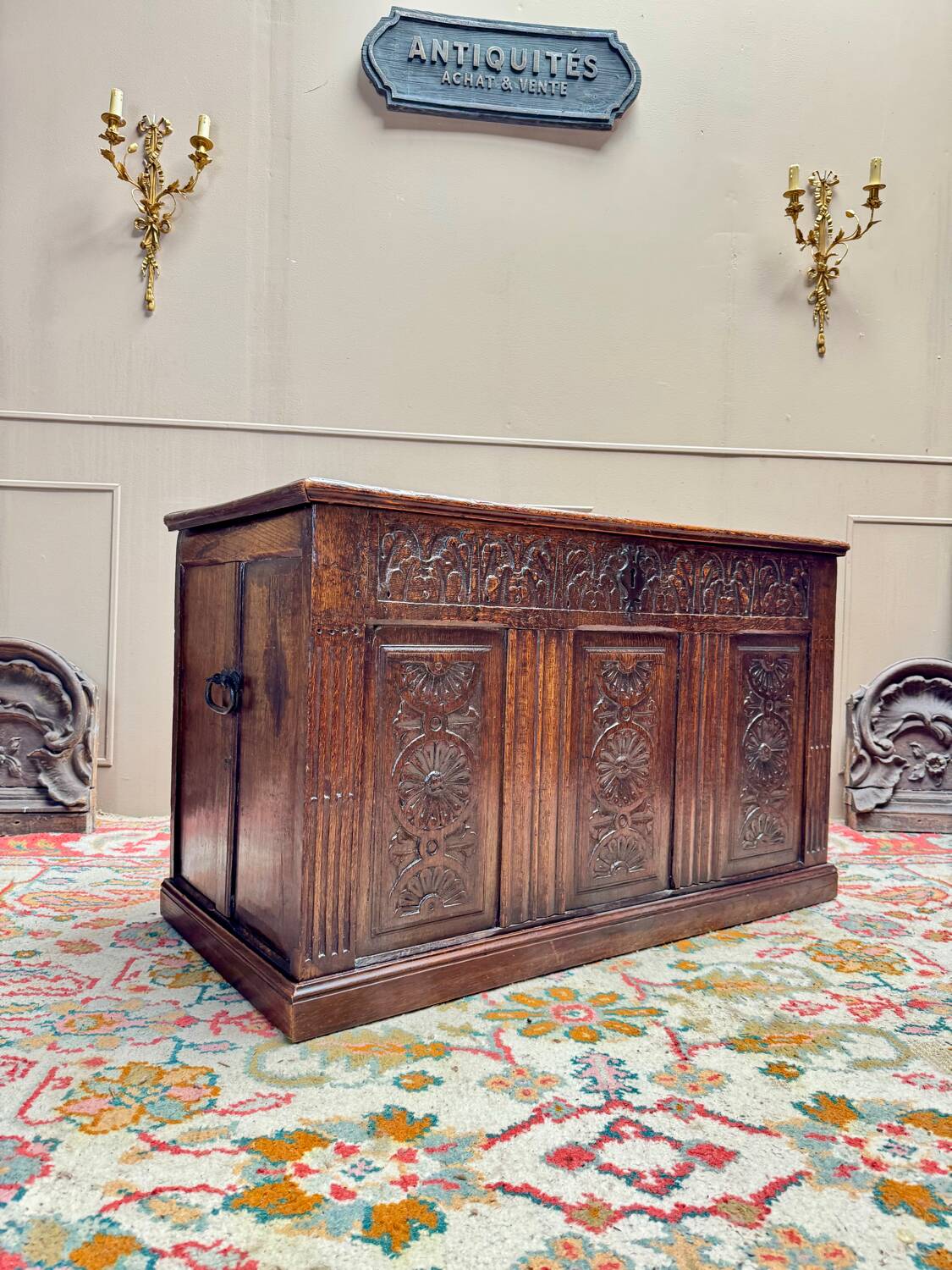 18th century Renaissance oak chest