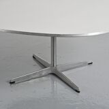 Coffee table by Arne Jacobsen, Fritz Hansen, circa 1970.