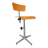 Swivel workshop chair