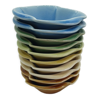 10 ramekins gradient of colors