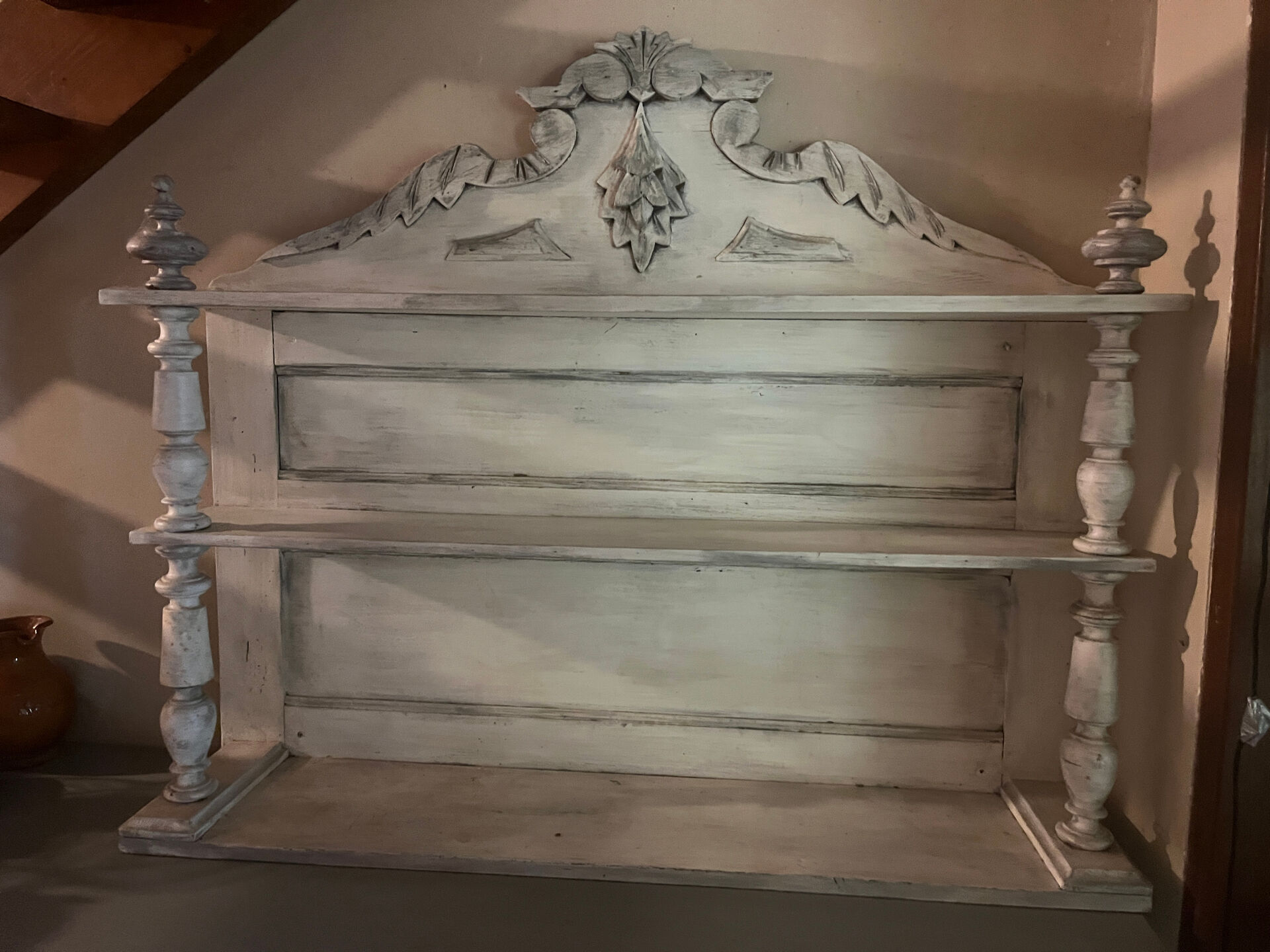 Saint Hubert cabinet top