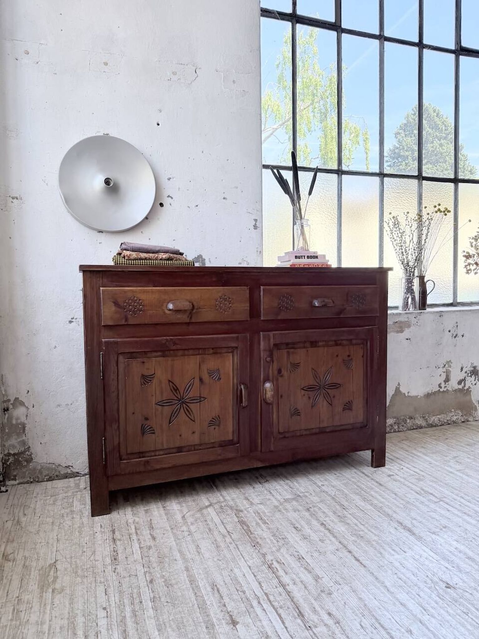 Meuble de rangement confiturier art populaire savoyard 1950