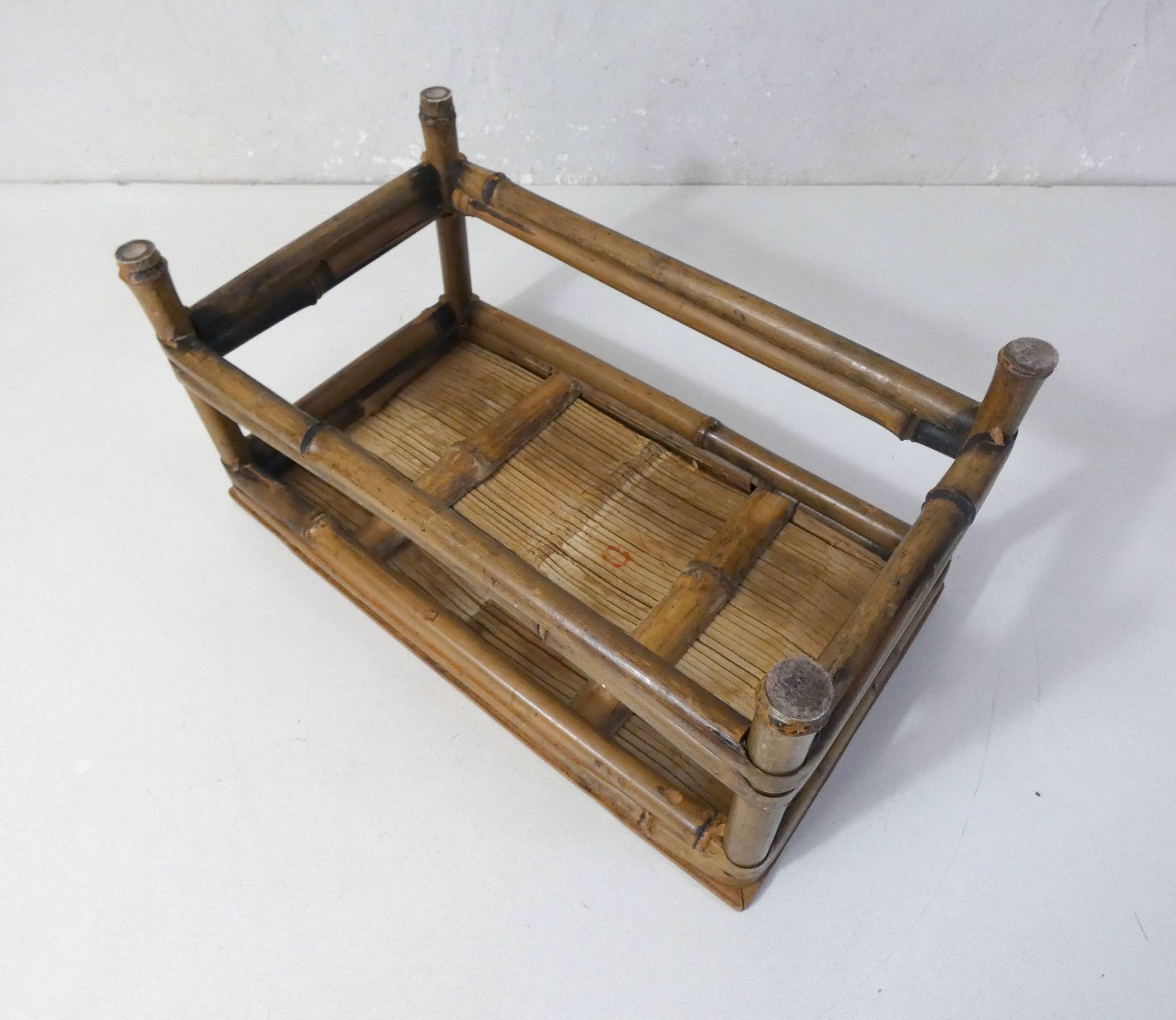 ancien petit Banc en bambou marche pied vintage